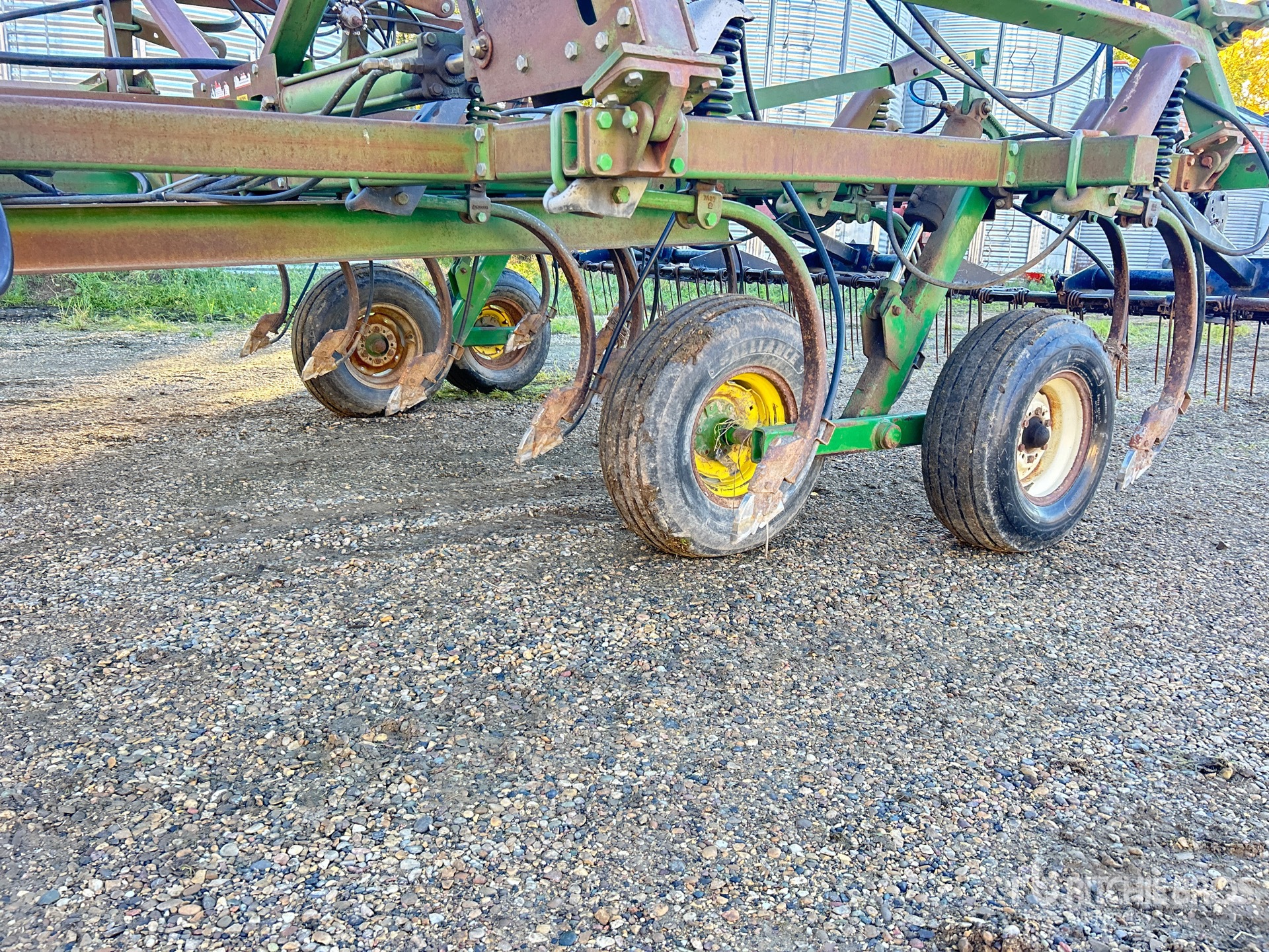 John Deere 610