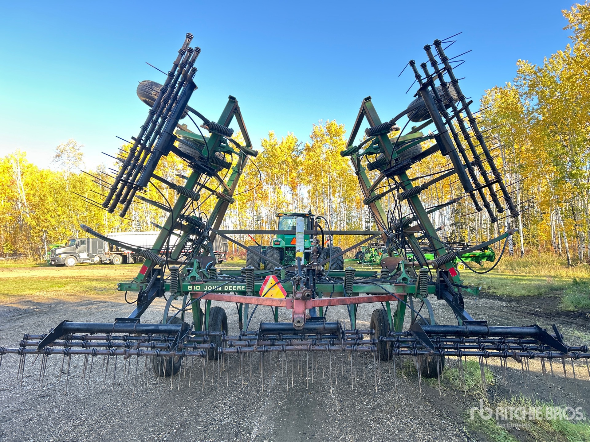 John Deere 610
