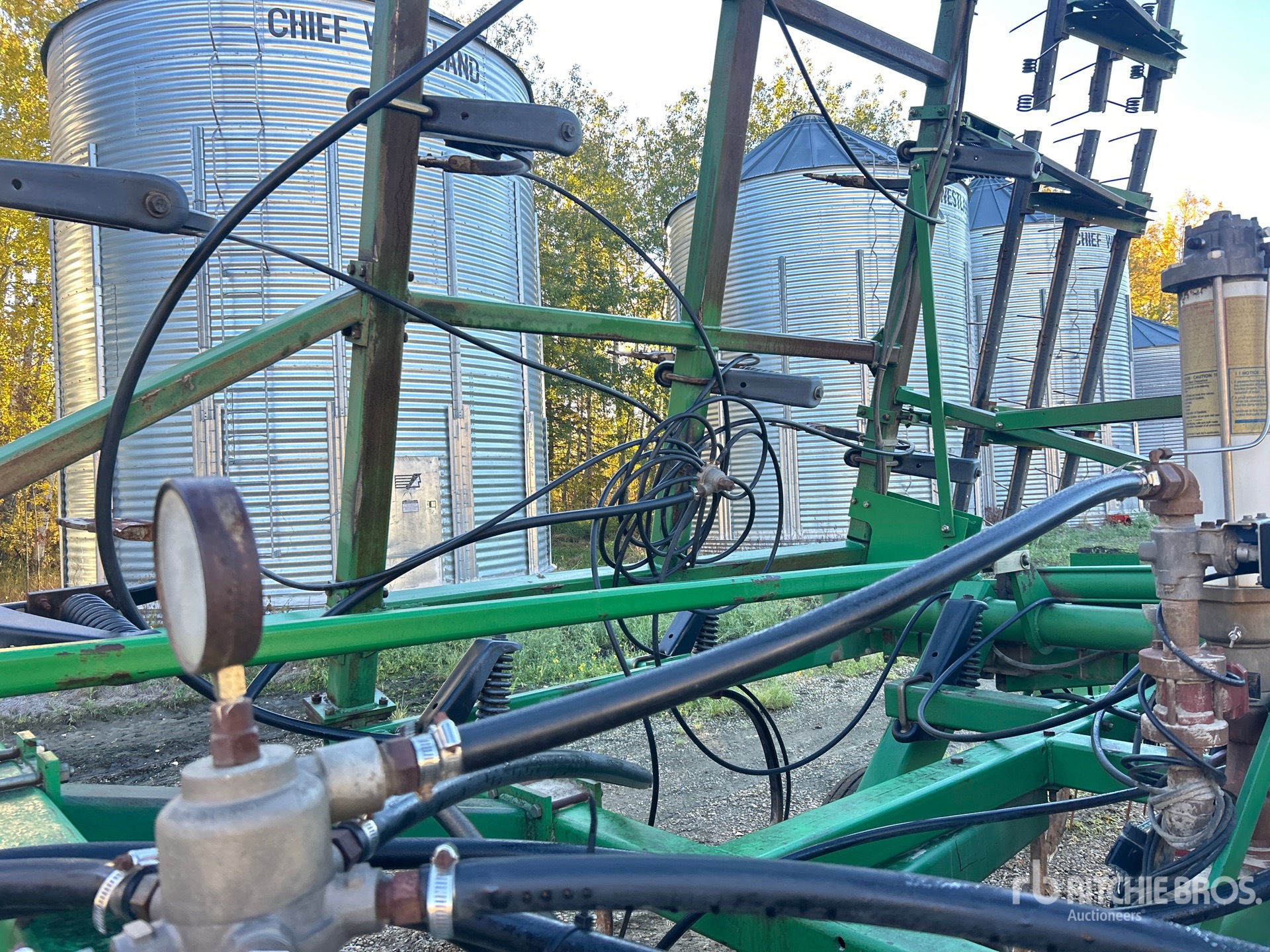 1998 John Deere 680