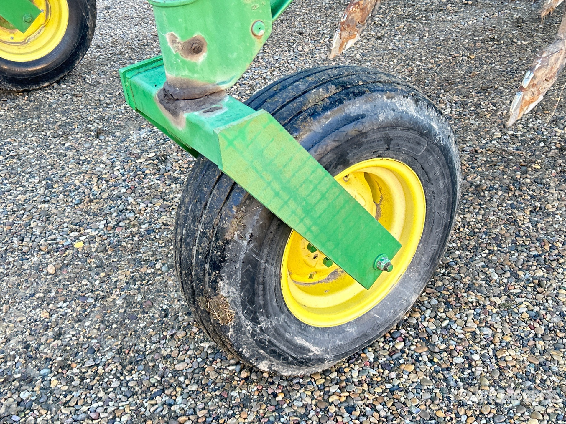 1998 John Deere 680