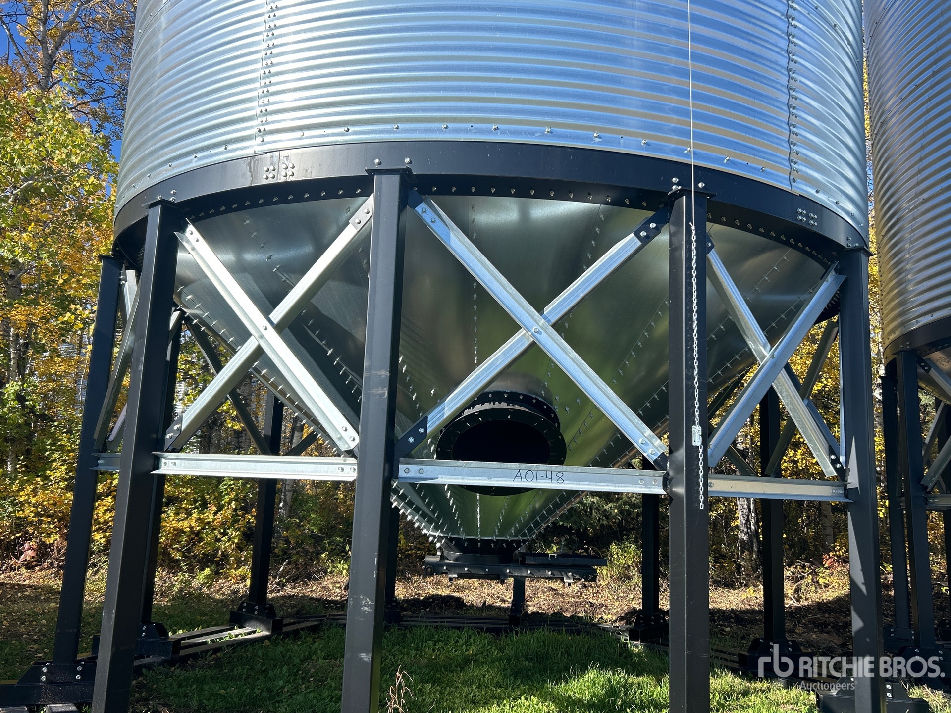 Butler +/- 5600 bu 6 Ring Hopper