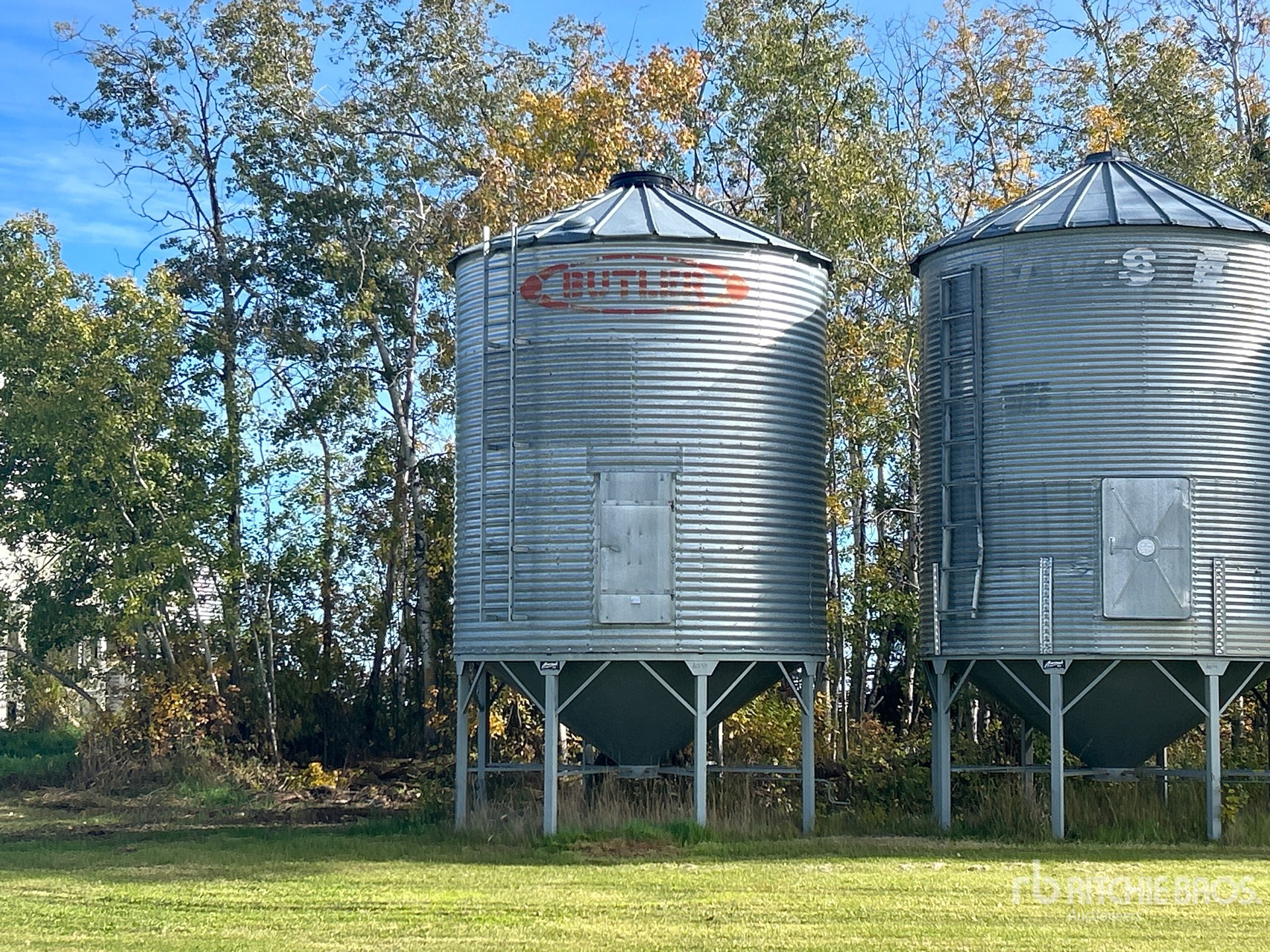 Butler +/- 2100 bu 4 Ring Hopper