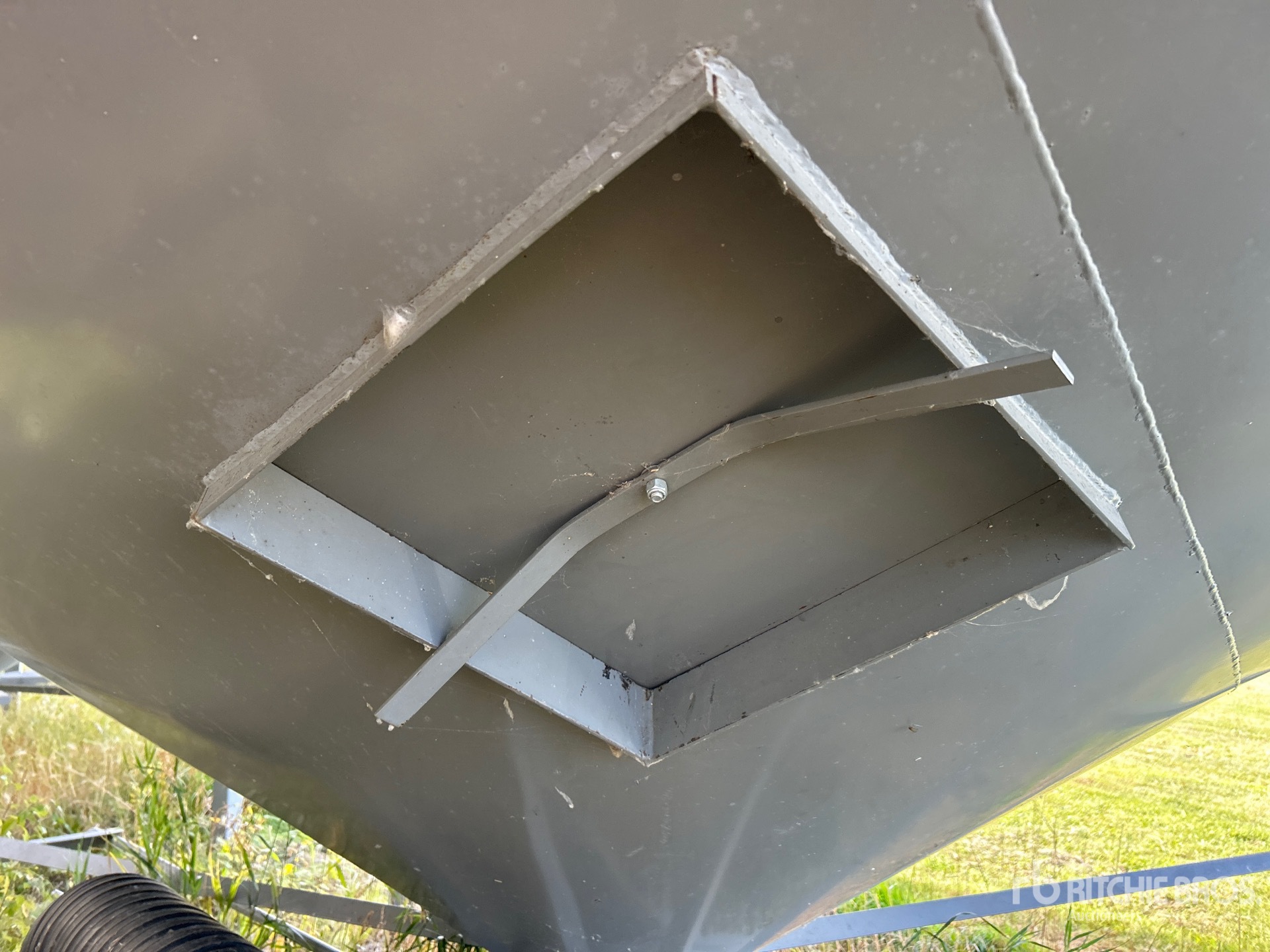Butler +/- 2100 bu 4 Ring Hopper