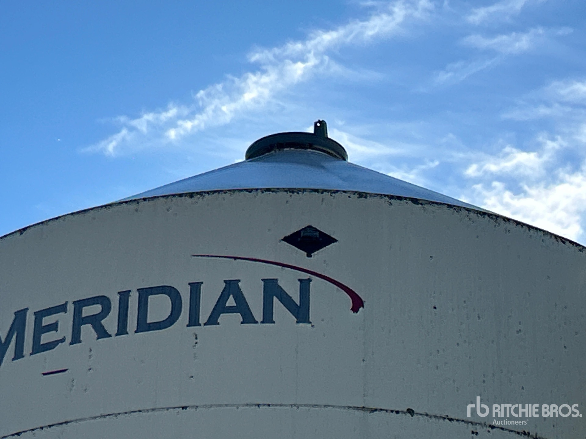 Meridian +/- 3100 bu Smooth Wall Hopper