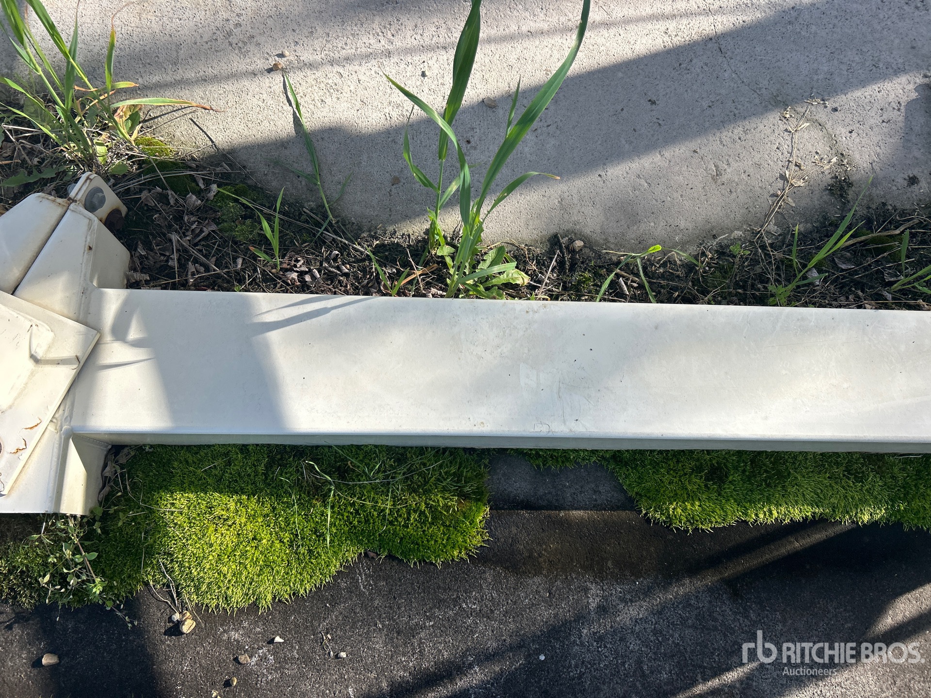 Meridian +/- 3100 bu Smooth Wall Hopper