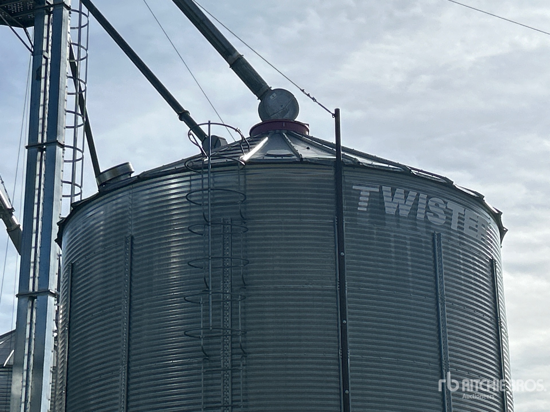 Twister +/- 6000 bu 5 Ring Hopper