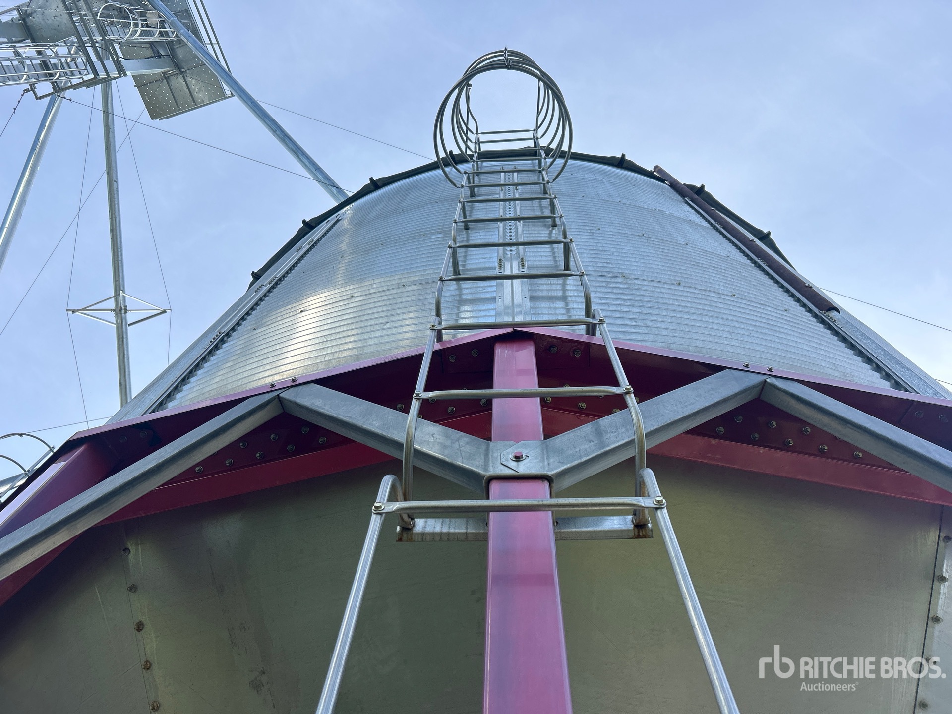 Twister +/- 6000 bu 5 Ring Hopper