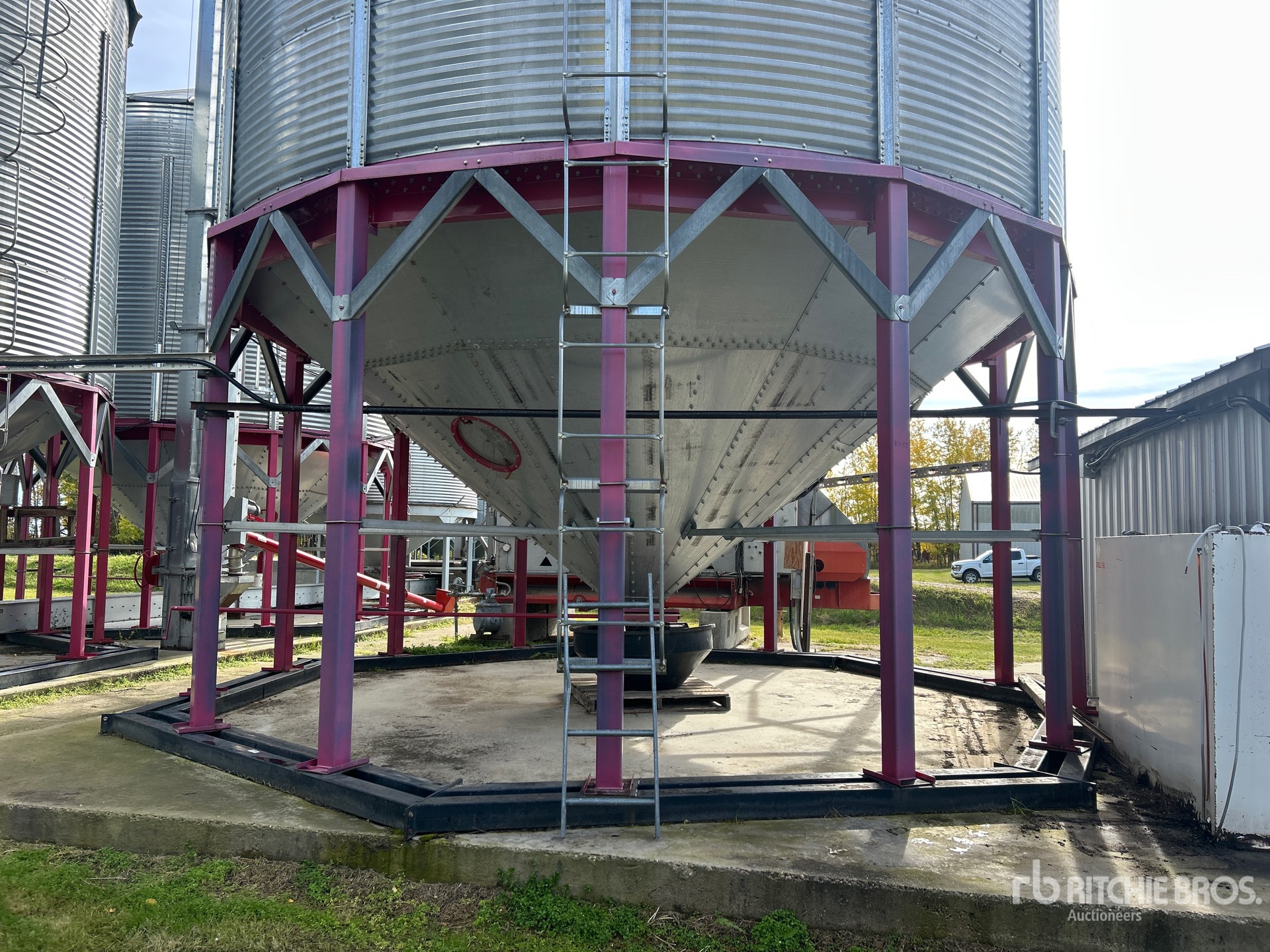 Twister +/- 6000 bu 5 Ring Hopper