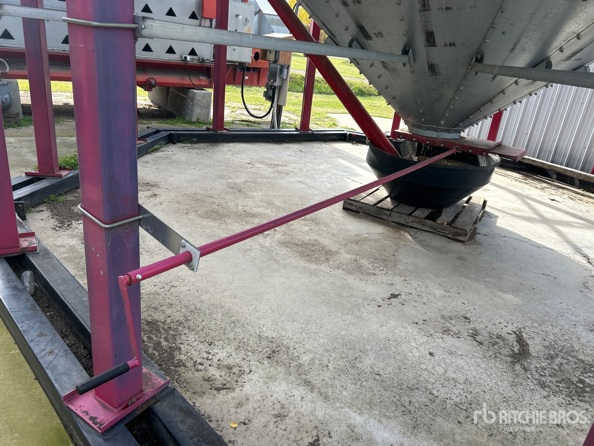Twister +/- 6000 bu 5 Ring Hopper