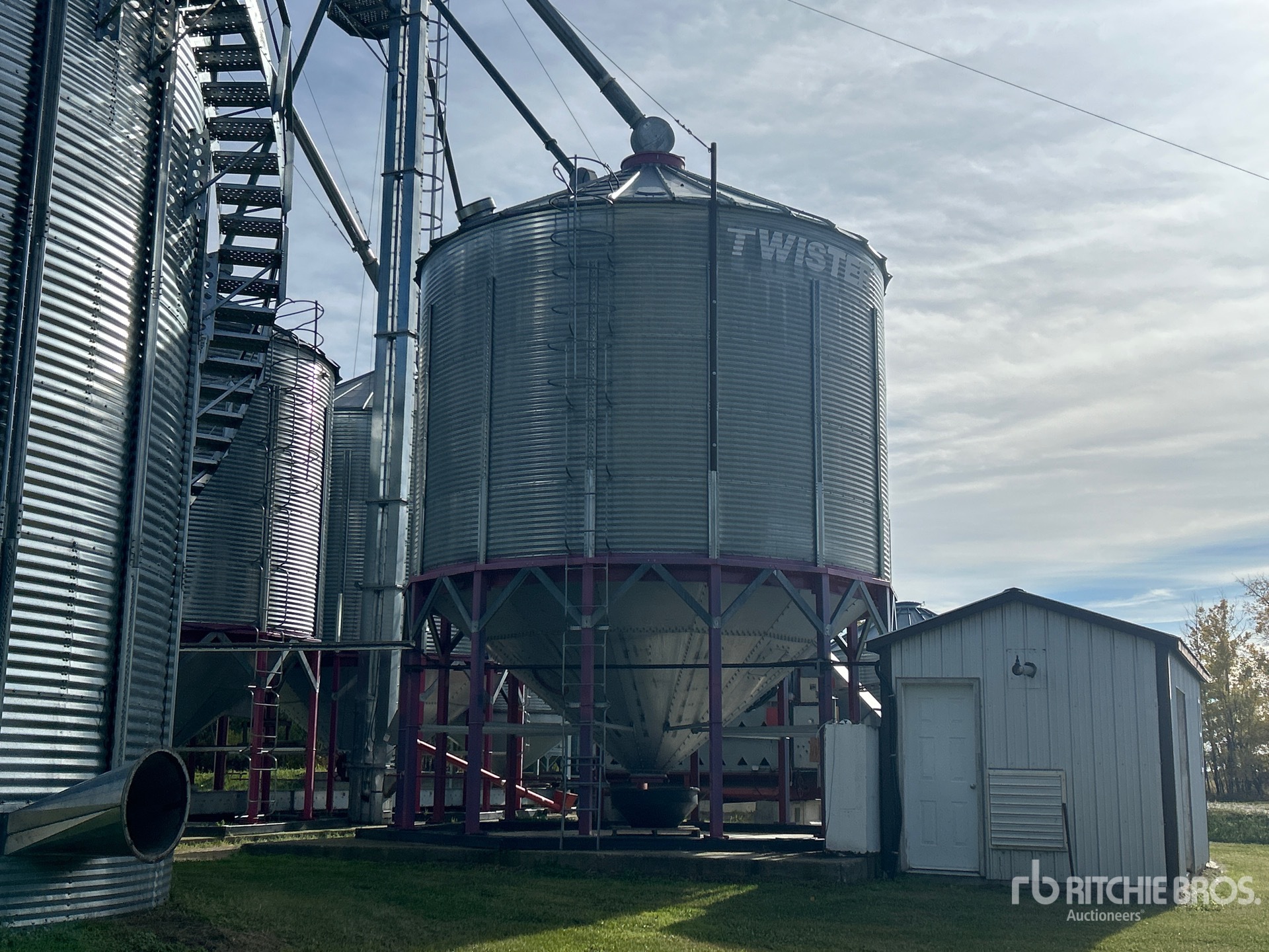 Twister +/- 6000 bu 5 Ring Hopper