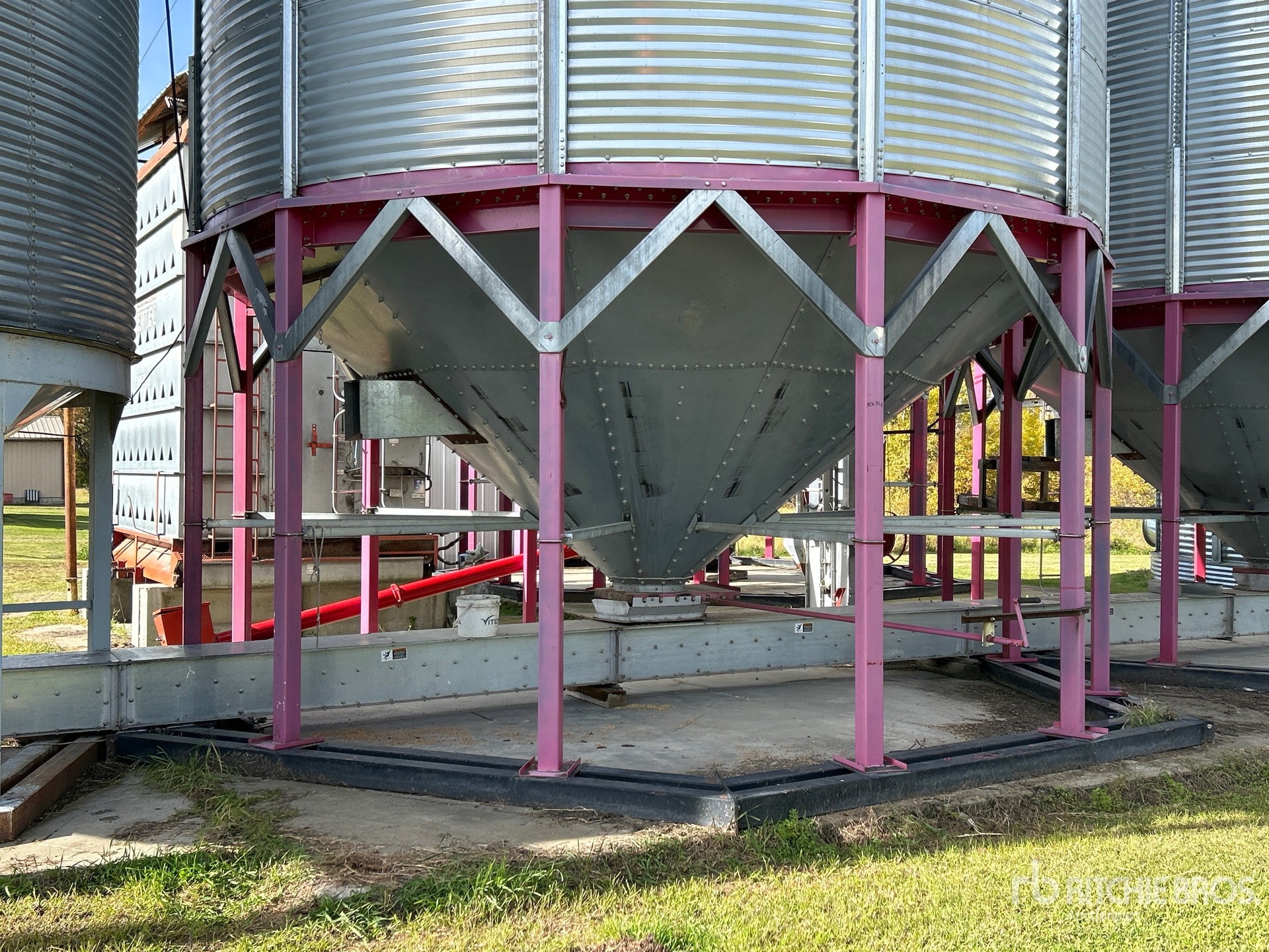 Twister +/- 3500 bu 5 Ring Hopper