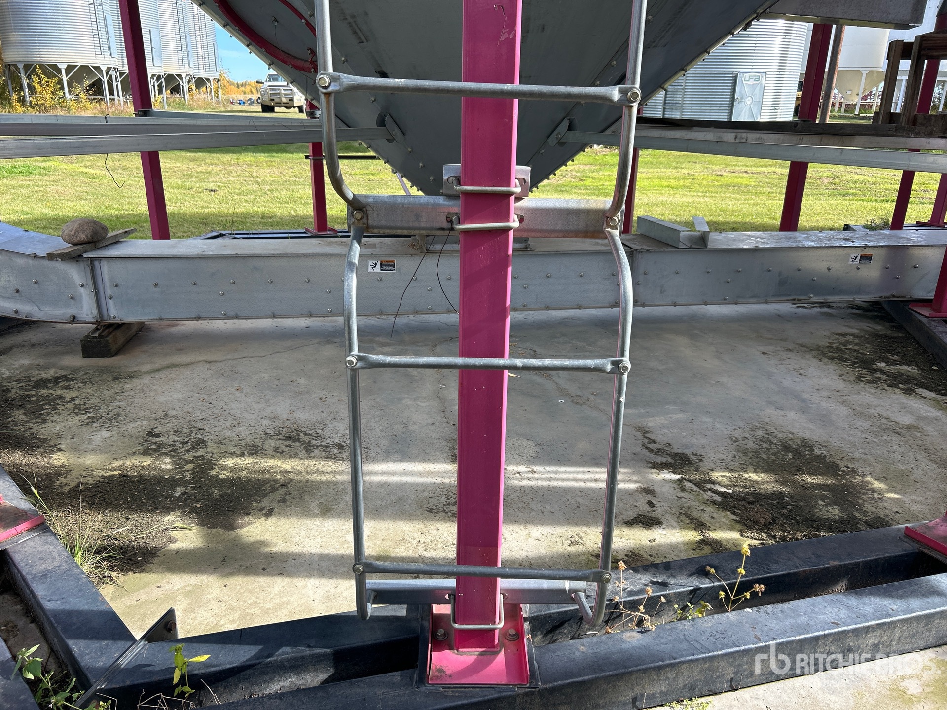 Twister +/- 3500 bu 5 Ring Hopper