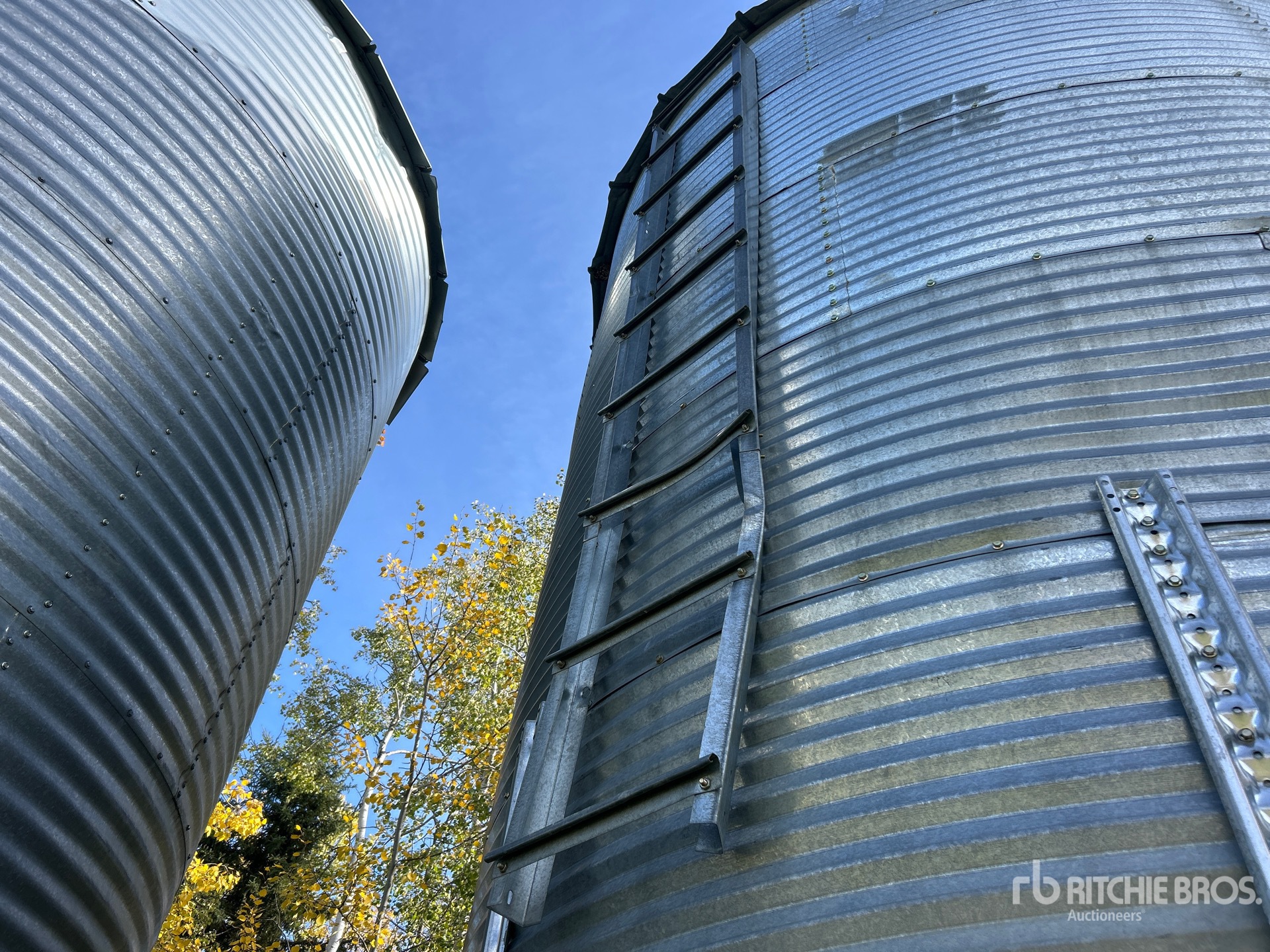 Twister +/- 2100 bu 5 Ring Hopper