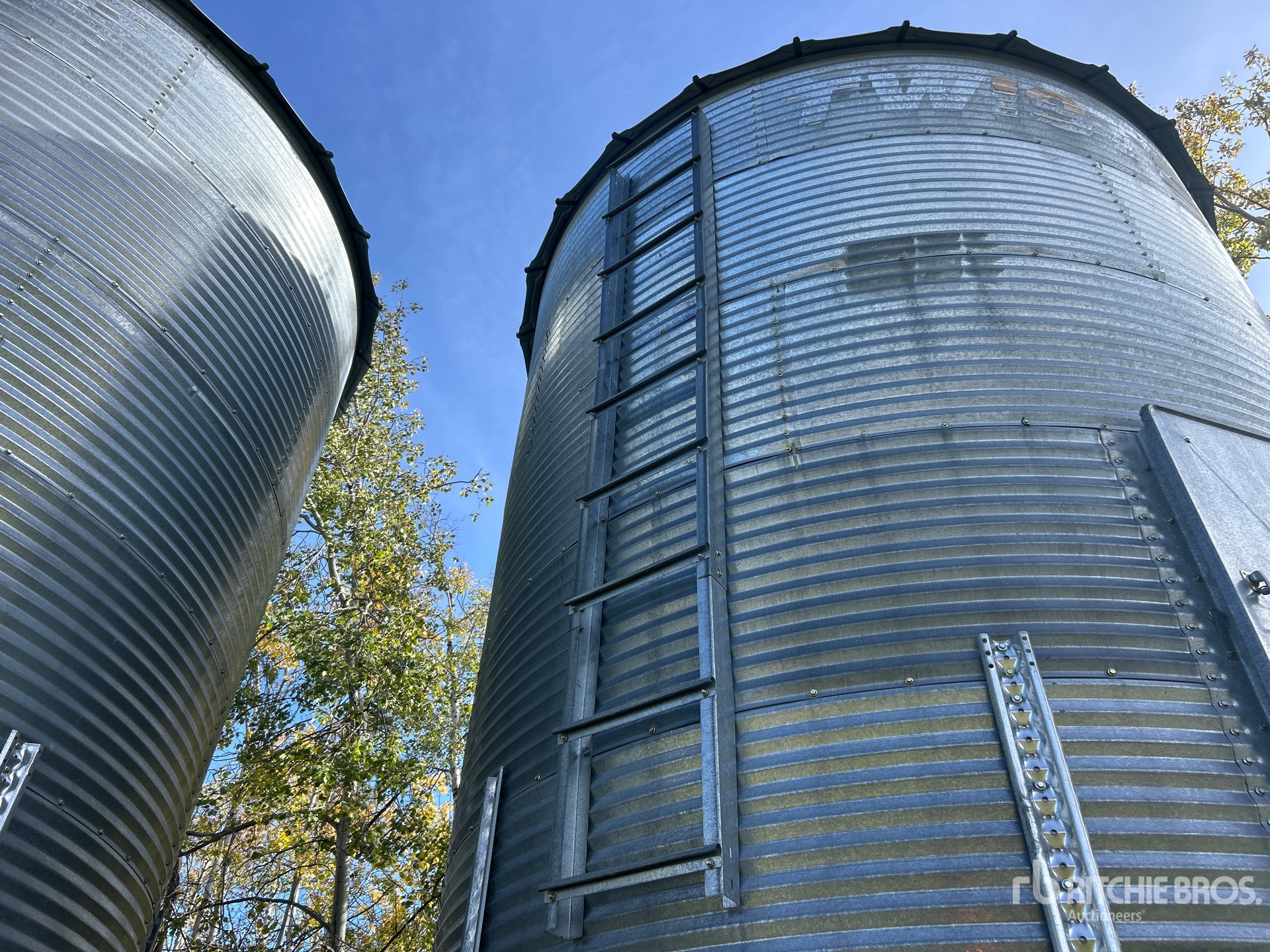 Twister +/- 2100 bu 5 Ring Hopper
