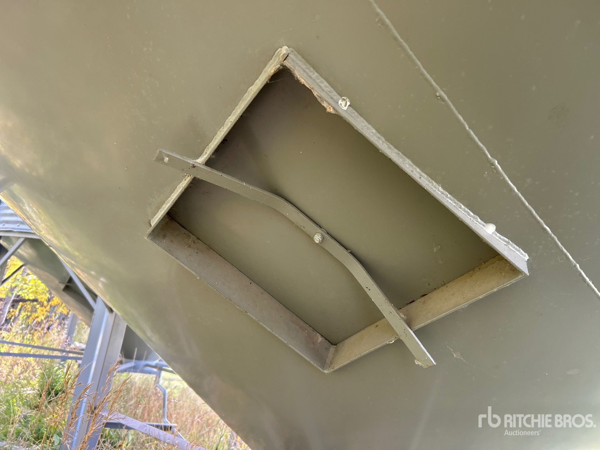 Twister +/- 2100 bu 5 Ring Hopper