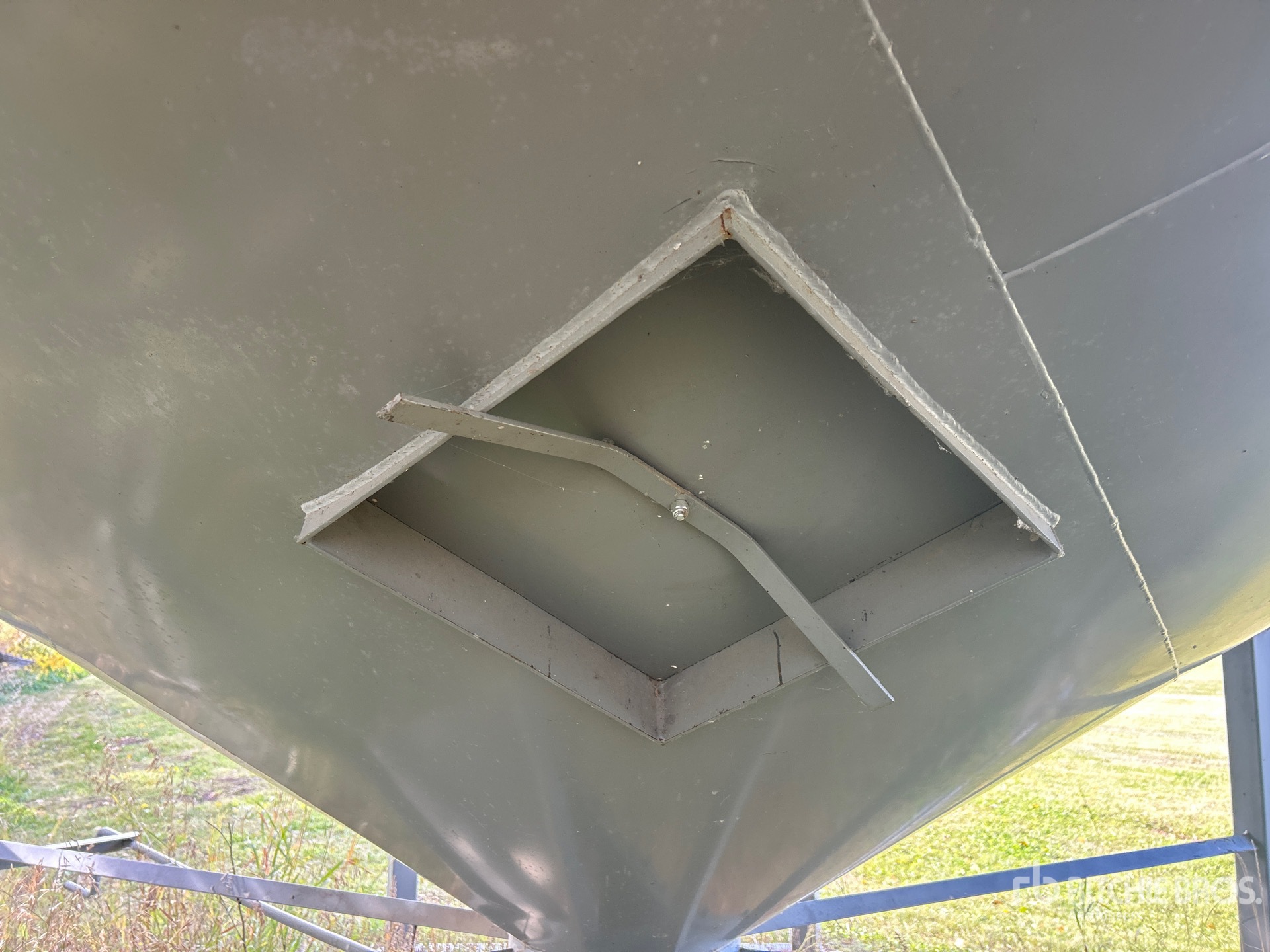 Twister +/- 2100 bu 5 Ring Hopper