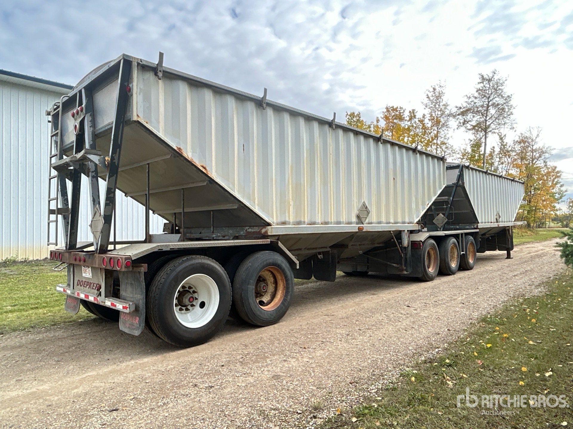 2008 Doepker 28 ft Tri/A Super B-Train Lead