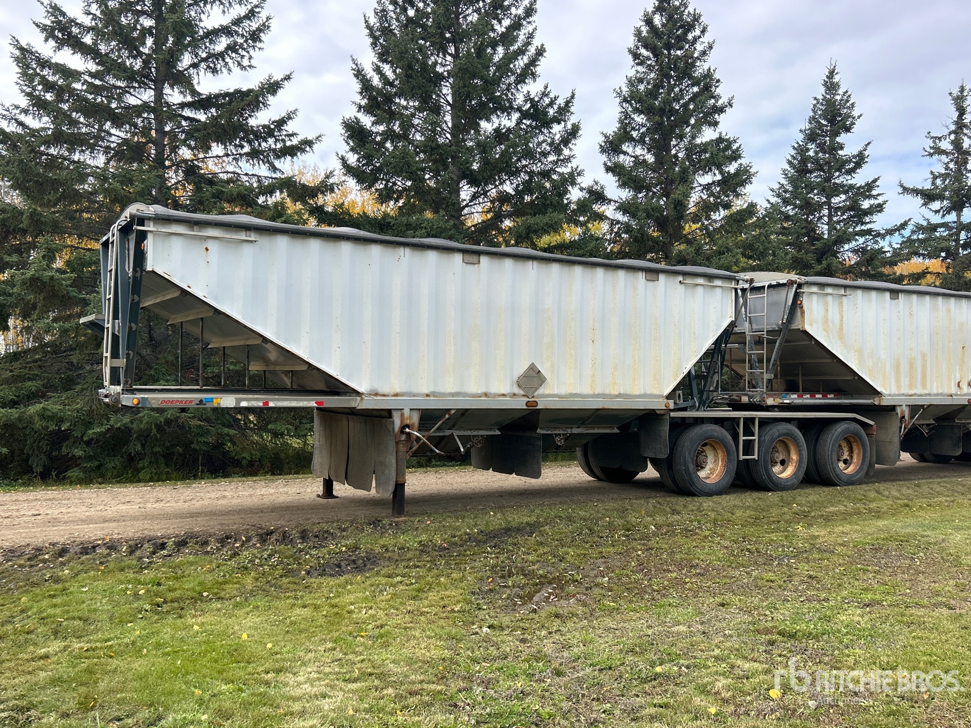 2008 Doepker 28 ft Tri/A Super B-Train Lead