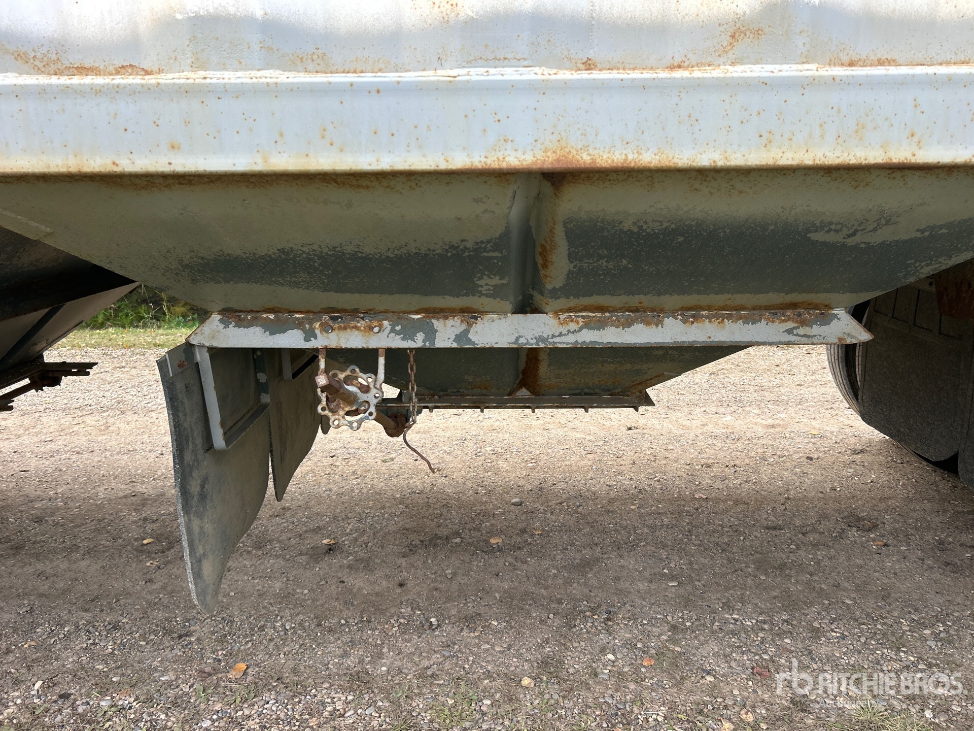 2008 Doepker 28 ft Tri/A Super B-Train Lead