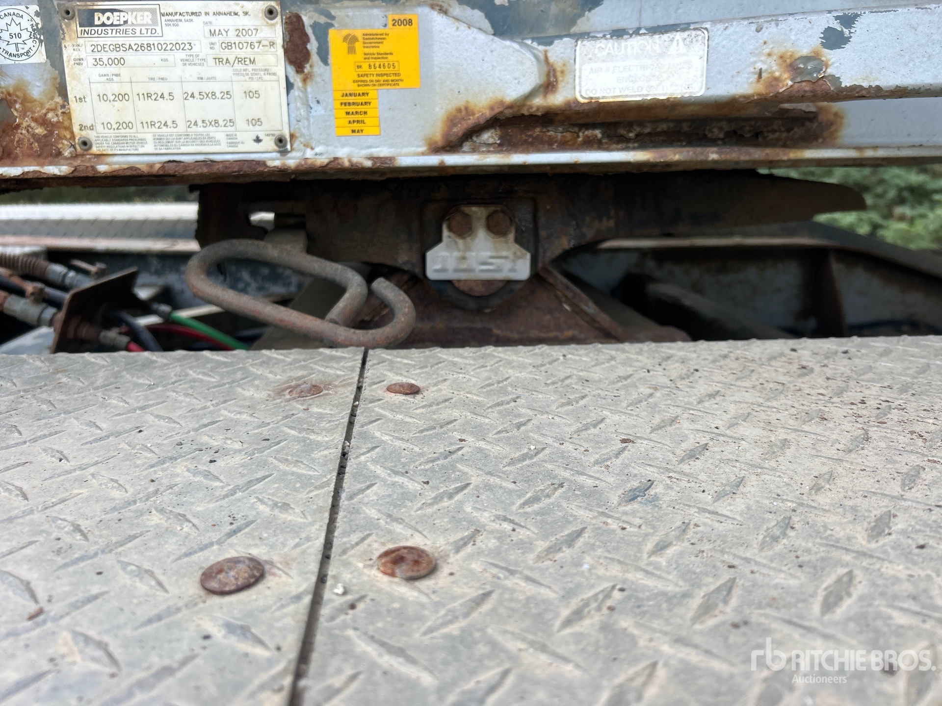 2008 Doepker 28 ft Tri/A Super B-Train Lead