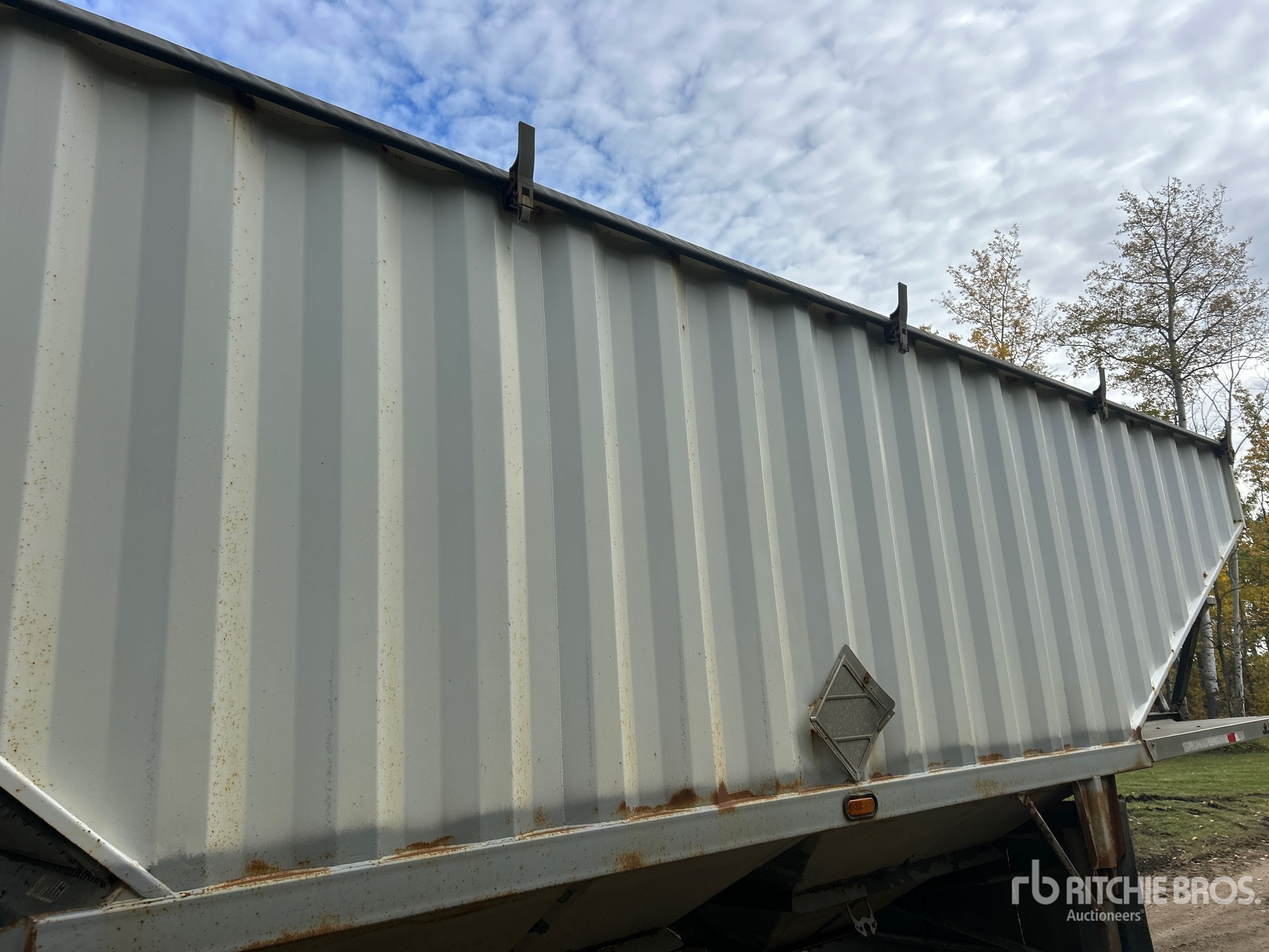 2008 Doepker 28 ft Tri/A Super B-Train Lead
