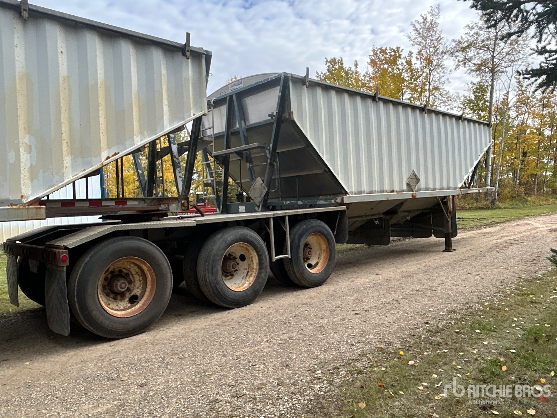 2008 Doepker 28 ft Tri/A Super B-Train Lead