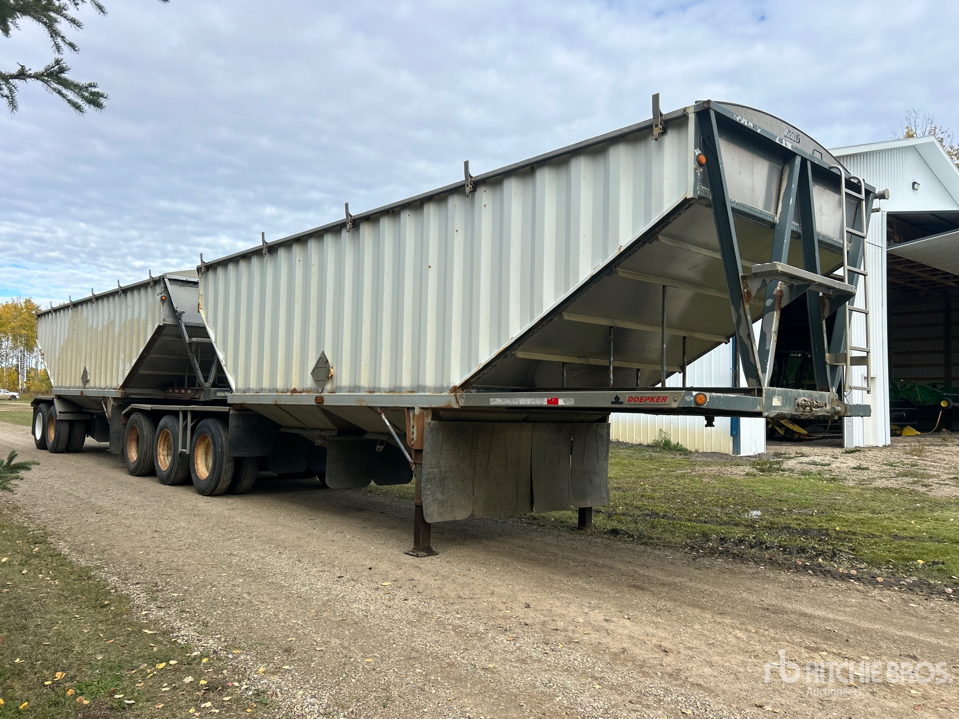 2008 Doepker 28 ft Tri/A Super B-Train Lead