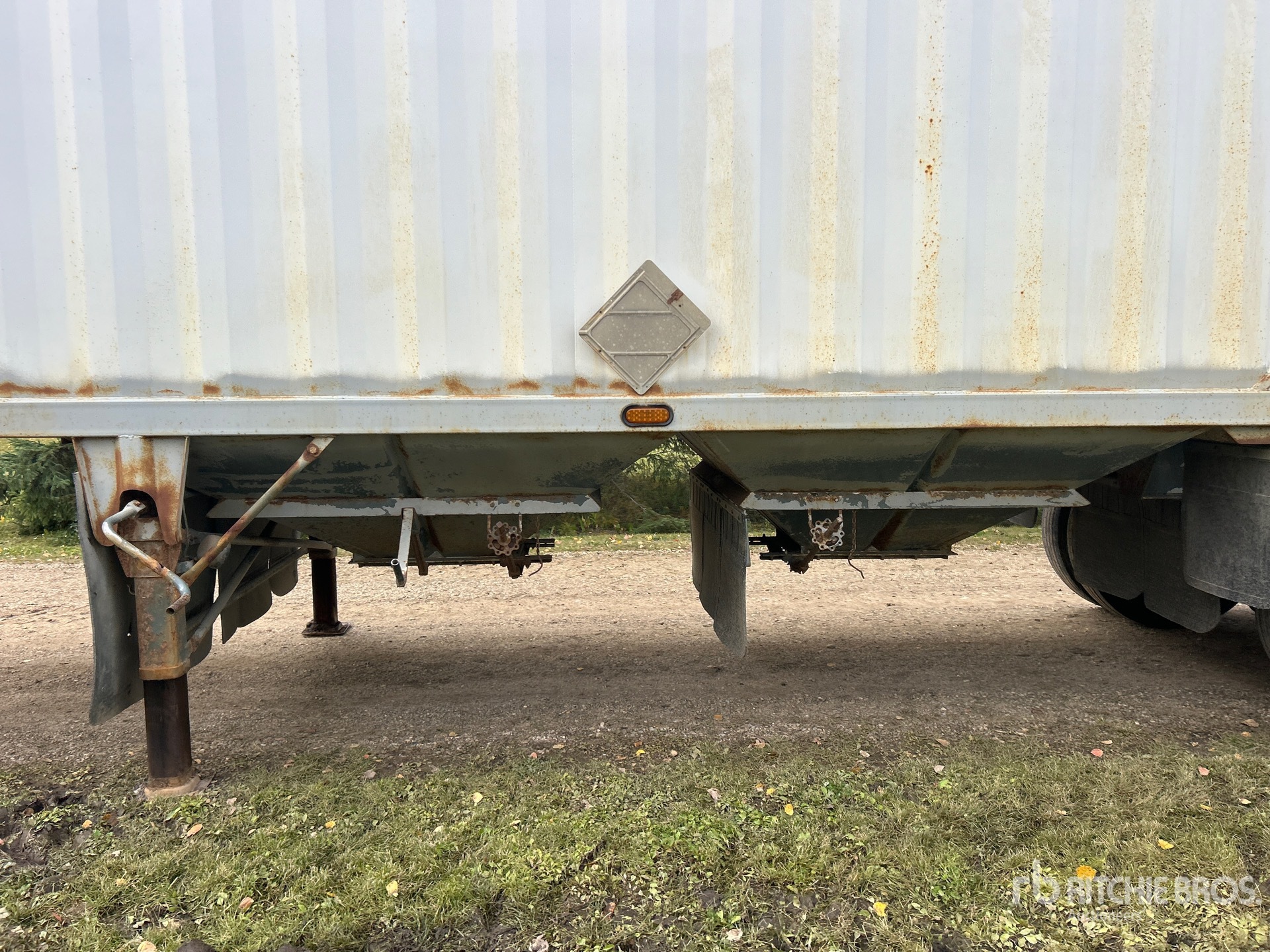 2008 Doepker 28 ft Tri/A Super B-Train Lead
