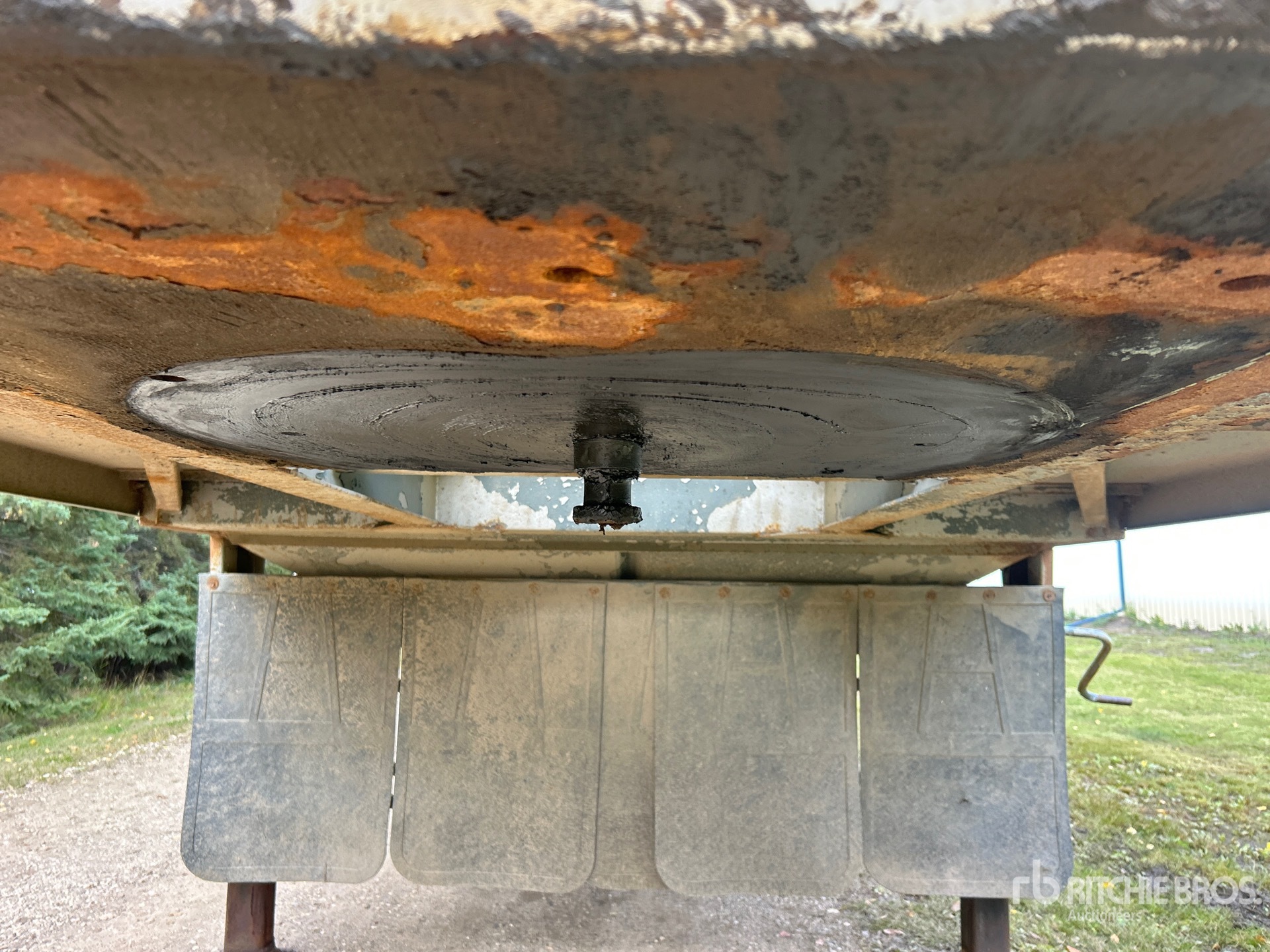 2008 Doepker 28 ft Tri/A Super B-Train Lead
