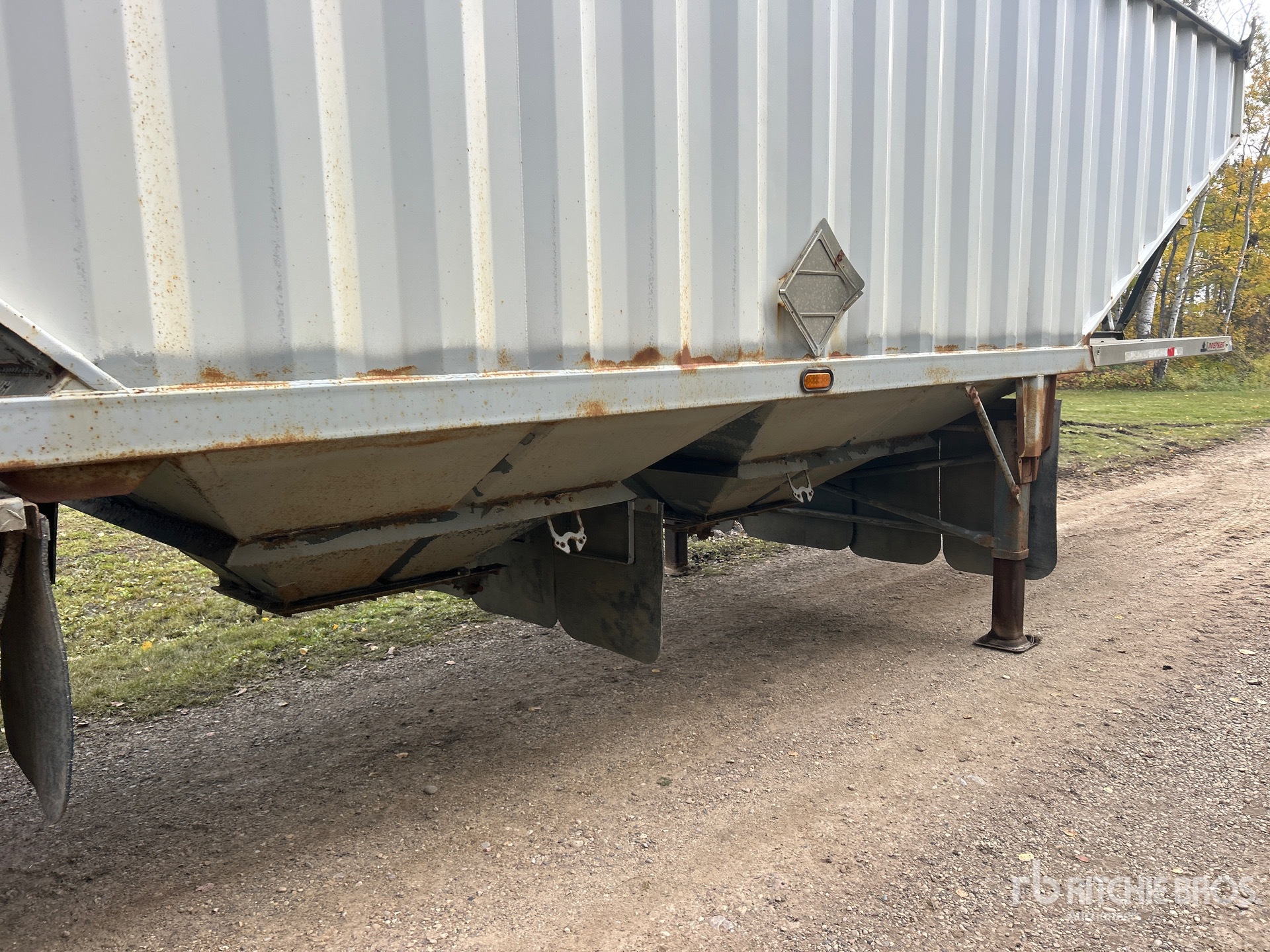 2008 Doepker 28 ft Tri/A Super B-Train Lead