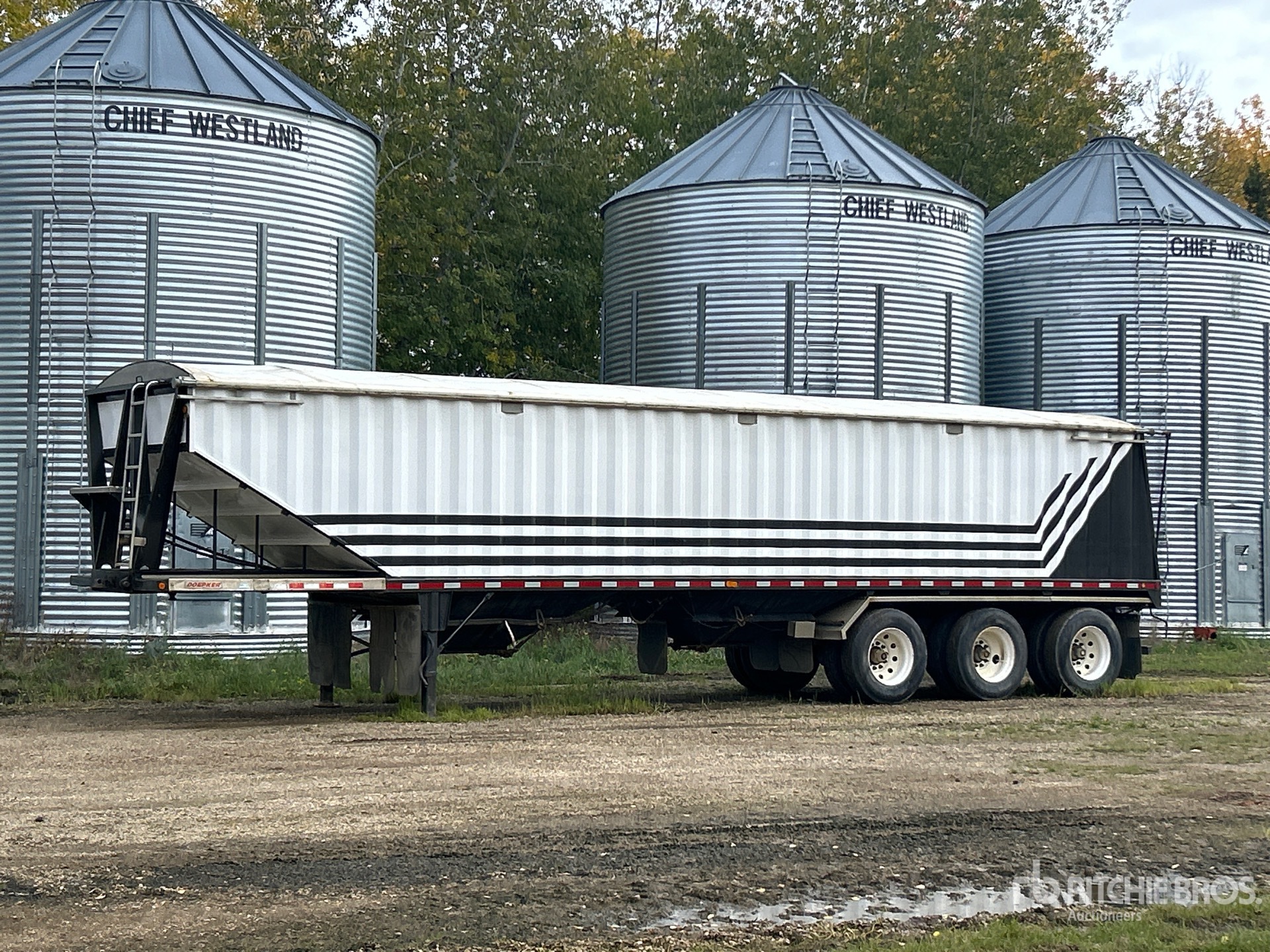 2001 Doepker 42 ft Tri/A