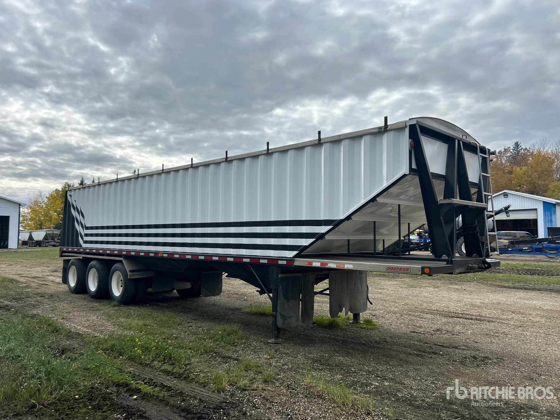 2001 Doepker 42 ft Tri/A