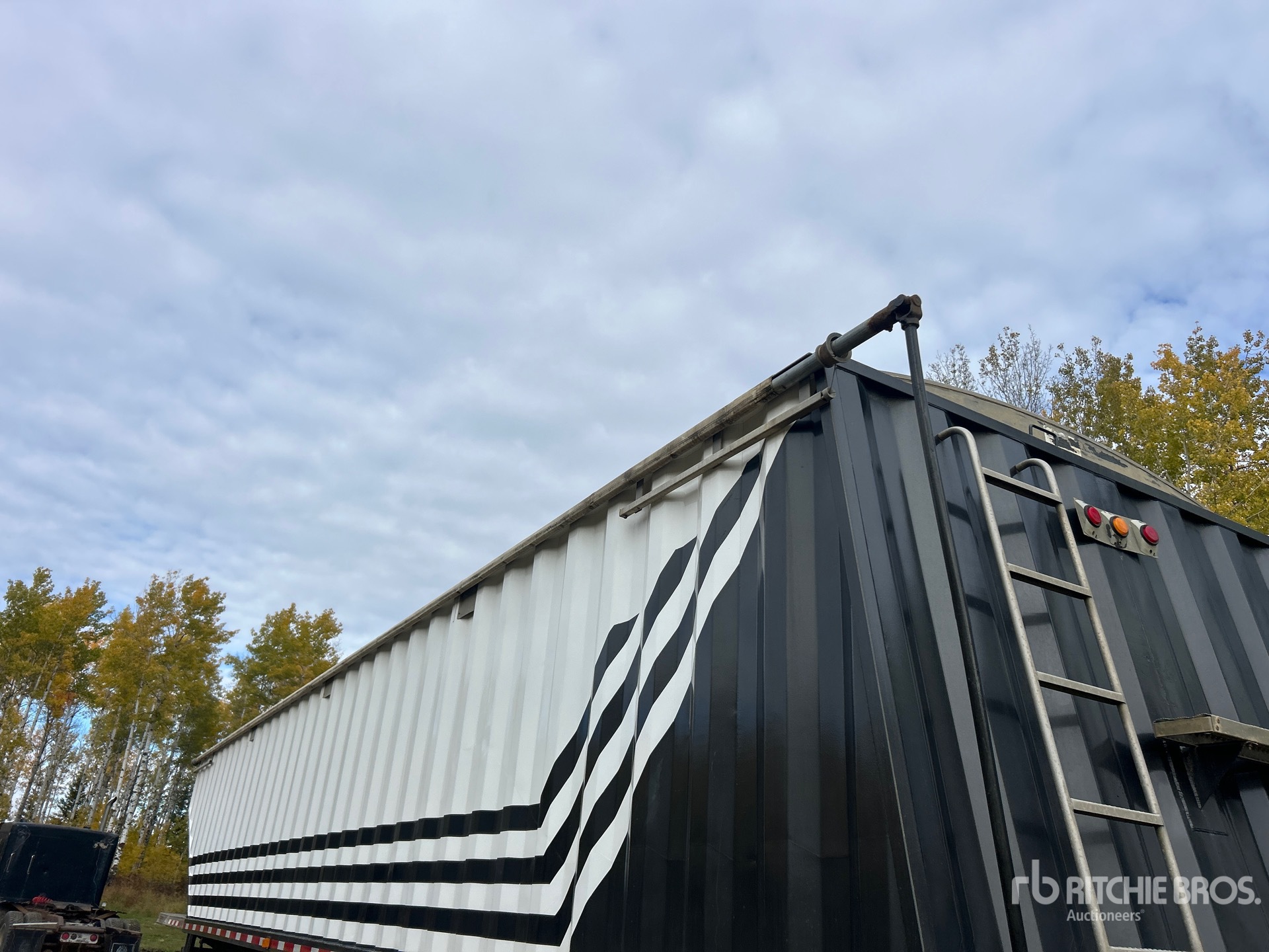 2001 Doepker 42 ft Tri/A