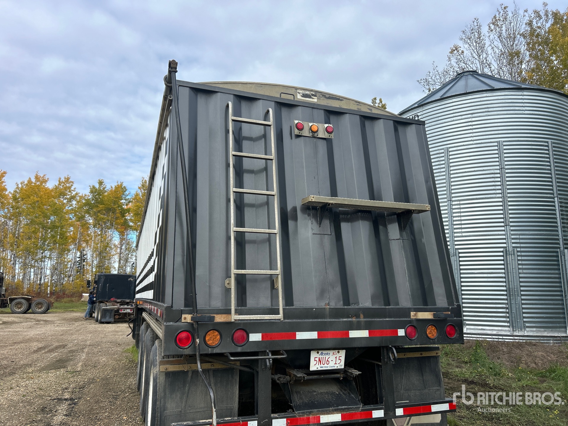 2001 Doepker 42 ft Tri/A