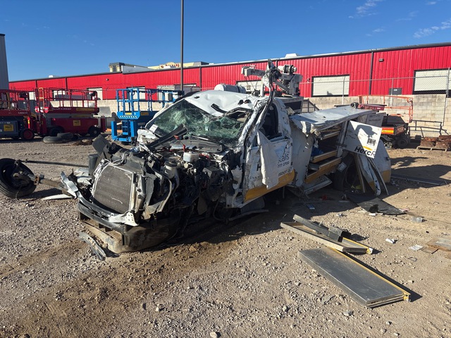 2022 Chevrolet Silverado 5500HD 4x4 Service Truck (Inoperable)
