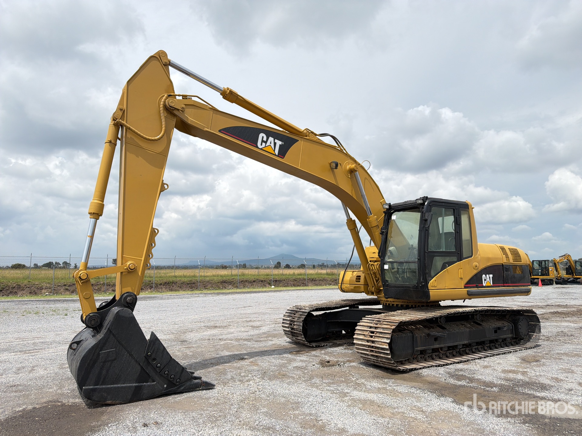 Photo of 2004 Caterpillar 320CL