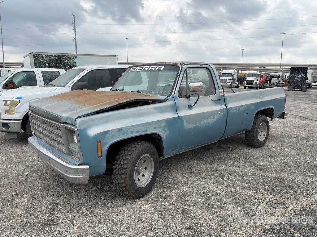 General Appearance with Picture, Left Front Corner