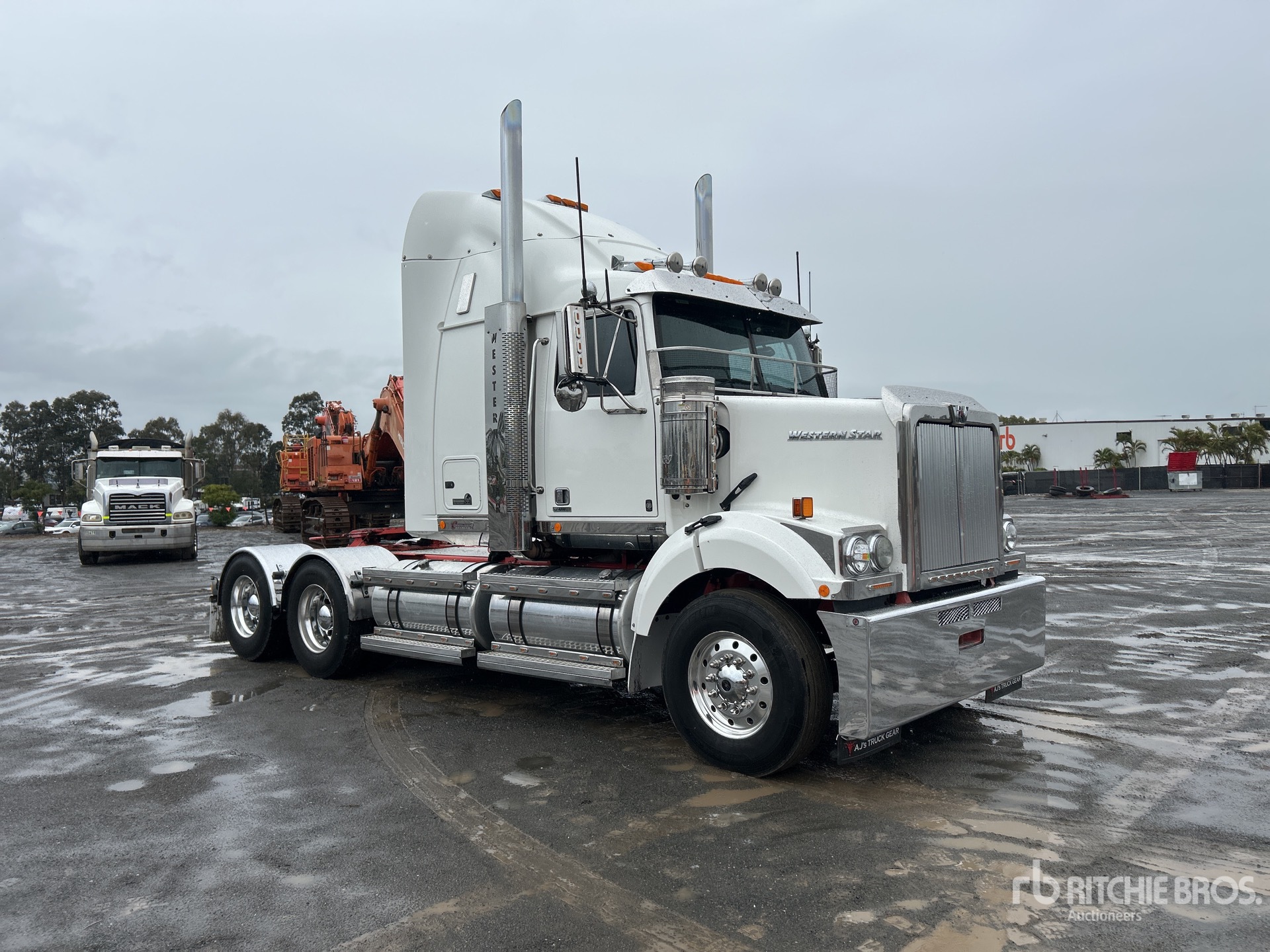 2017 Western Star 4800FXB STRATOS
