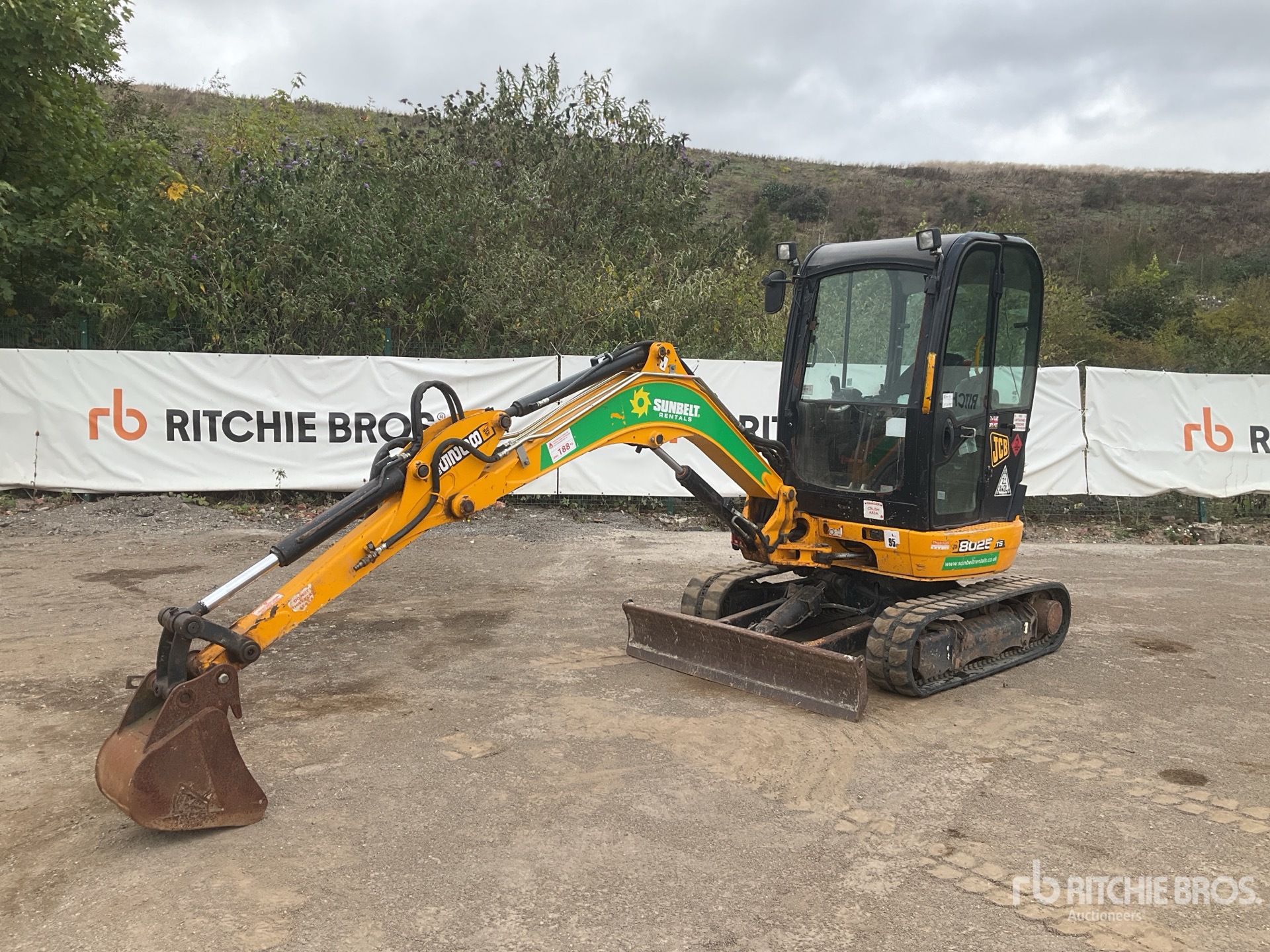 2020 JCB 8025
