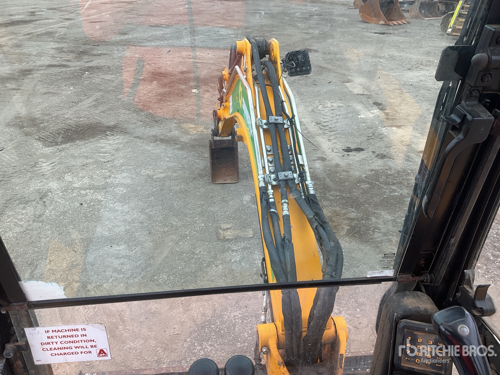 2020 JCB 8025