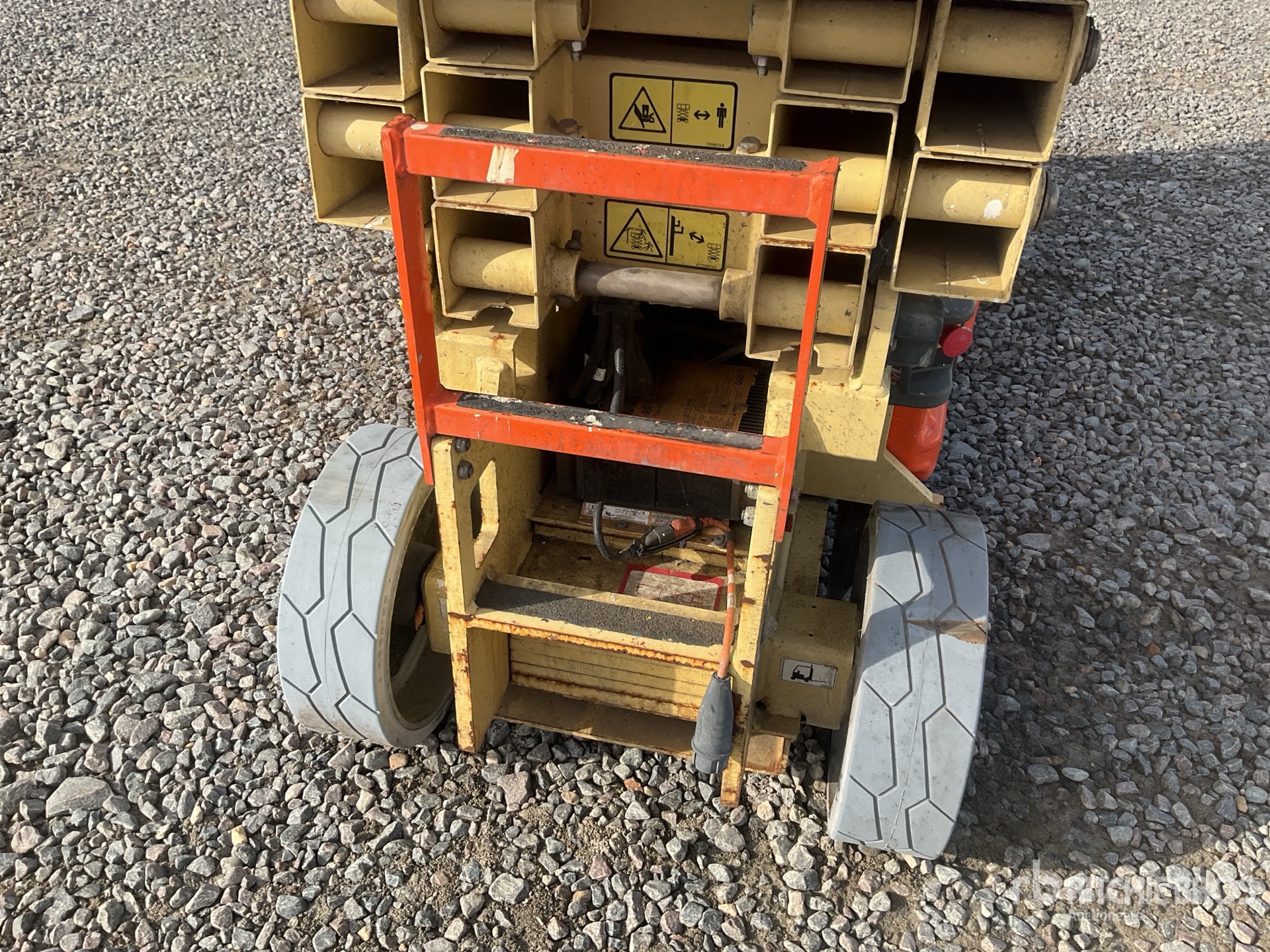 2014 JLG 2030ES