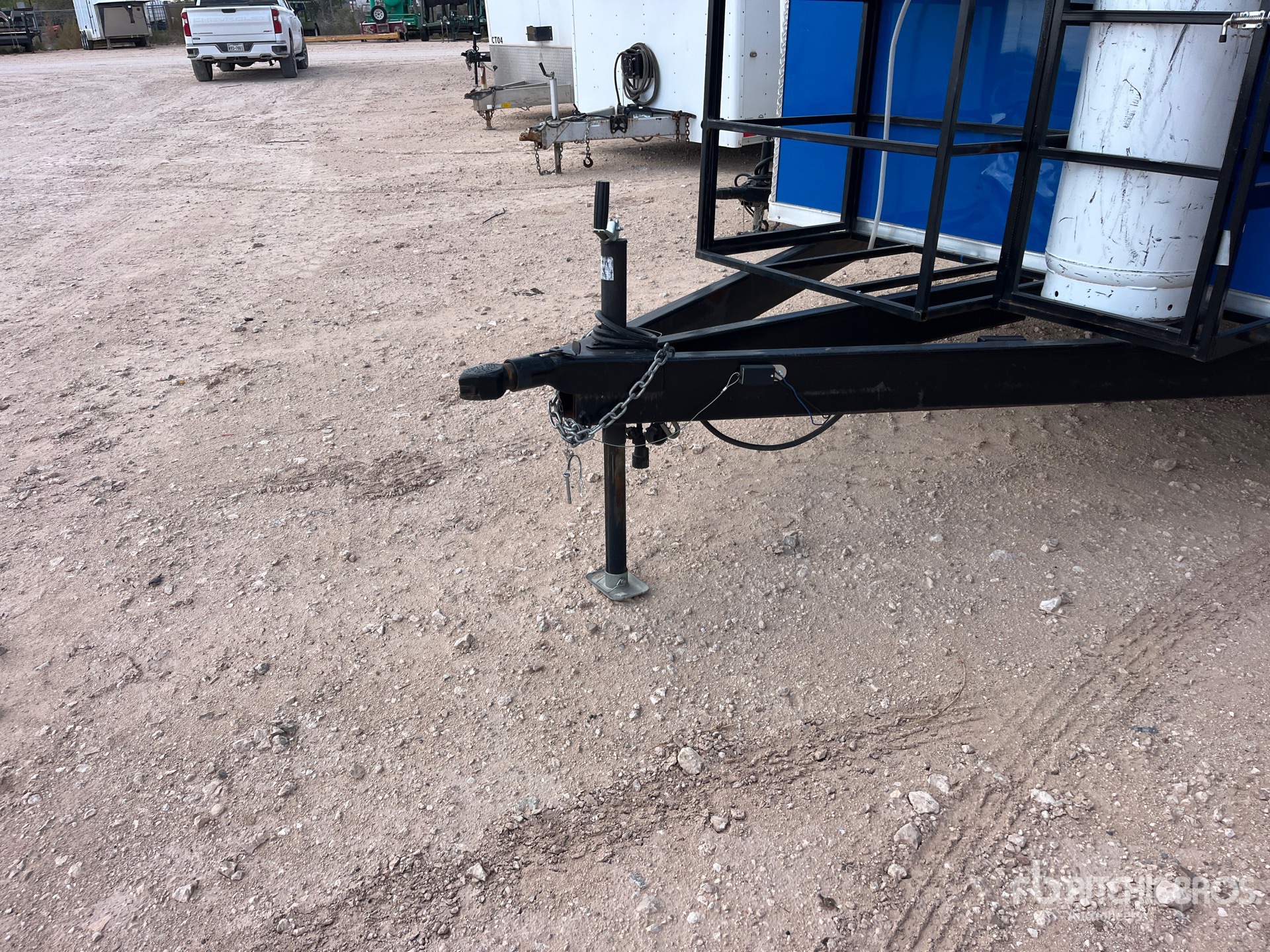 2025 Universal 16 FT T/A