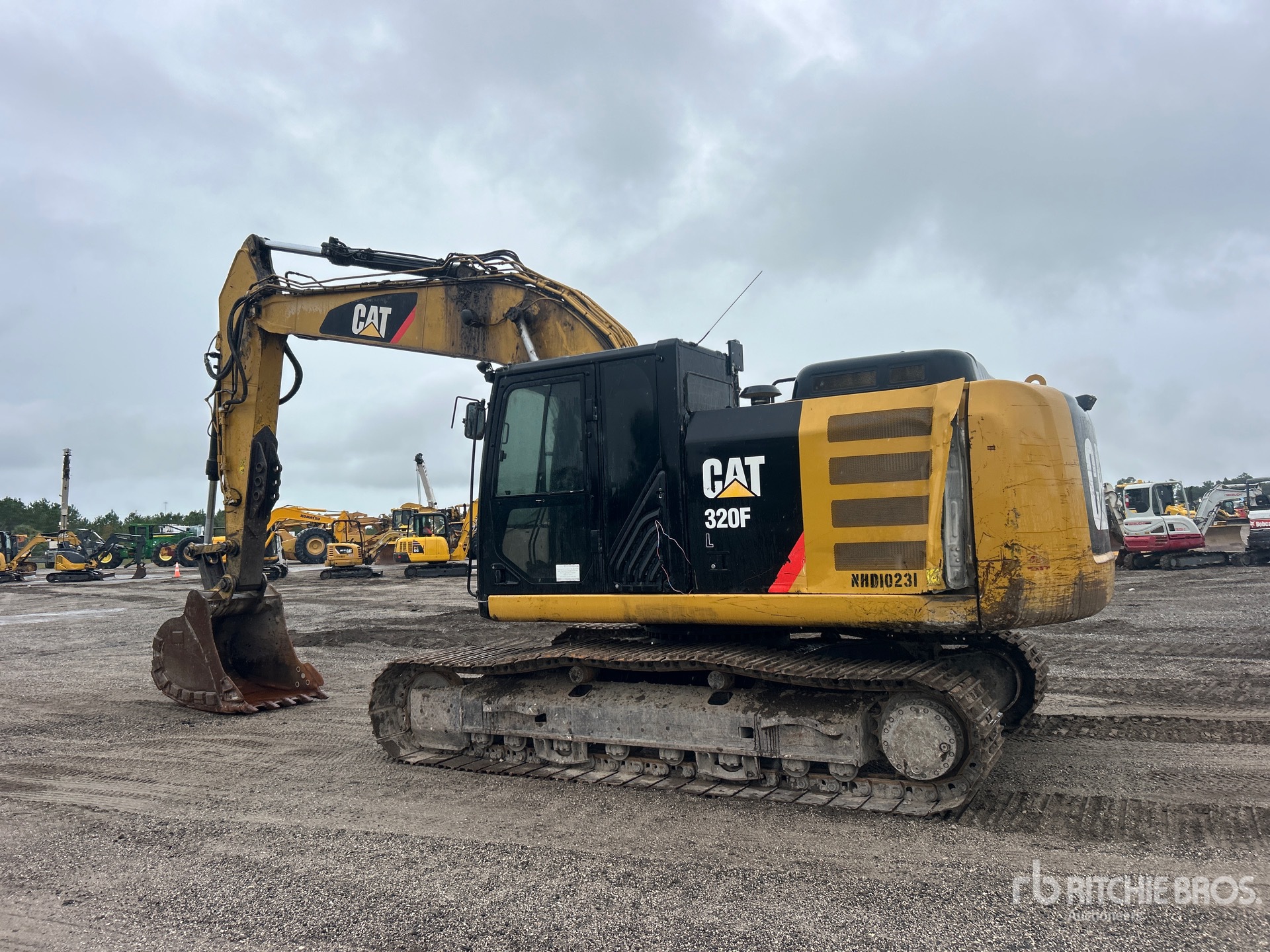 2017 Caterpillar 320F L