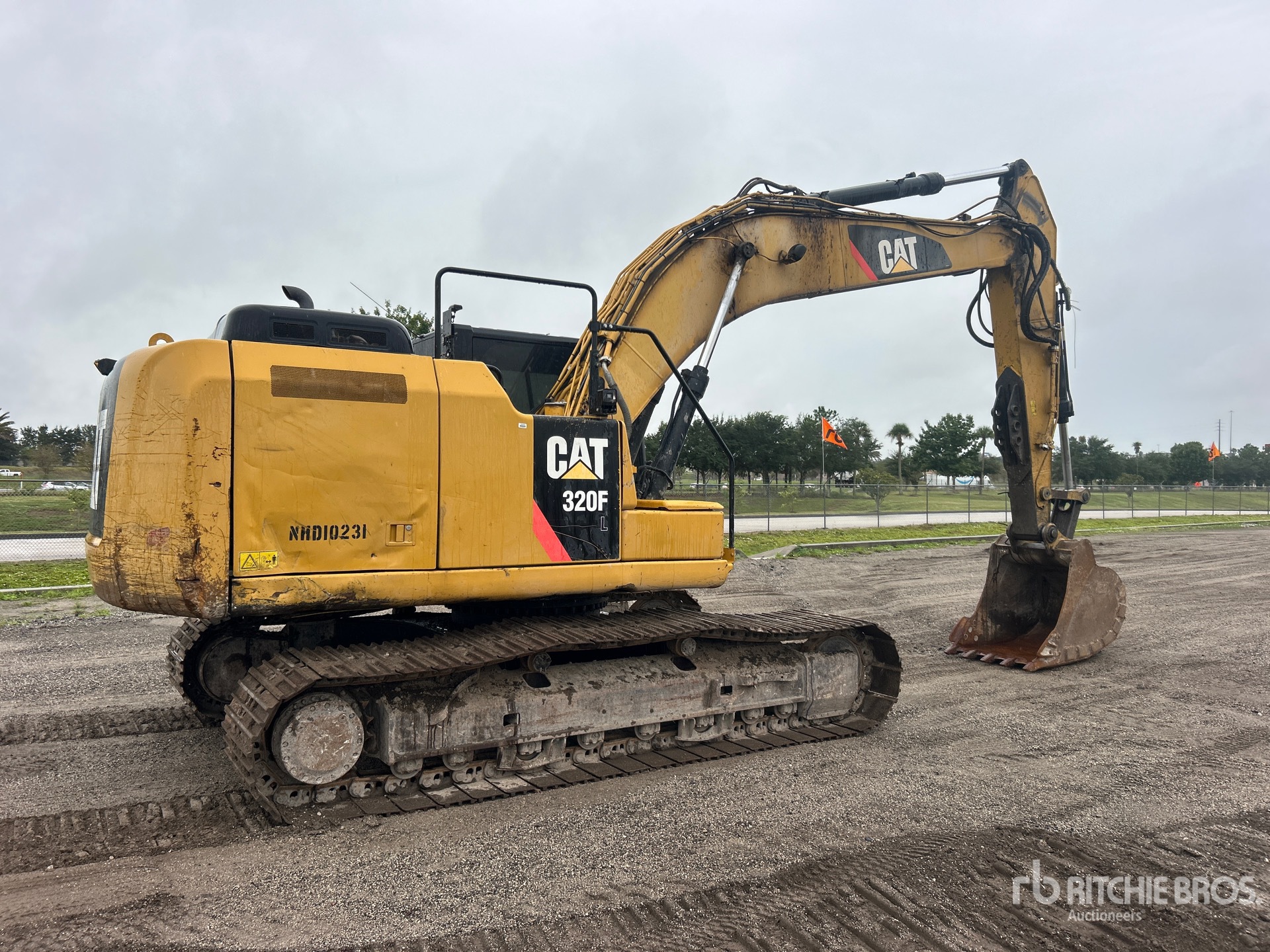 2017 Caterpillar 320F L