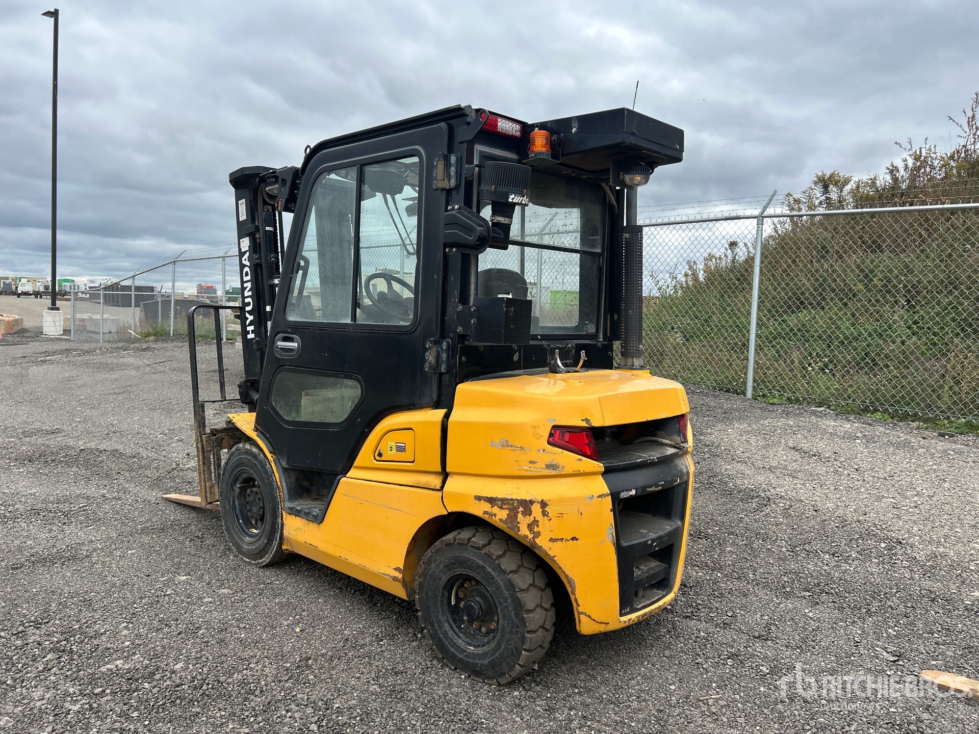 Hyundai 4940 LB (INOPERABLE)