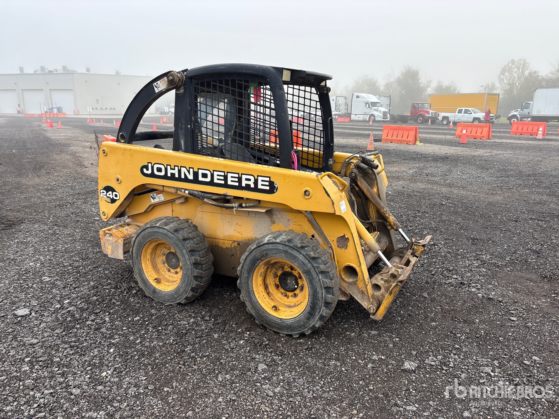 2000 John Deere 240