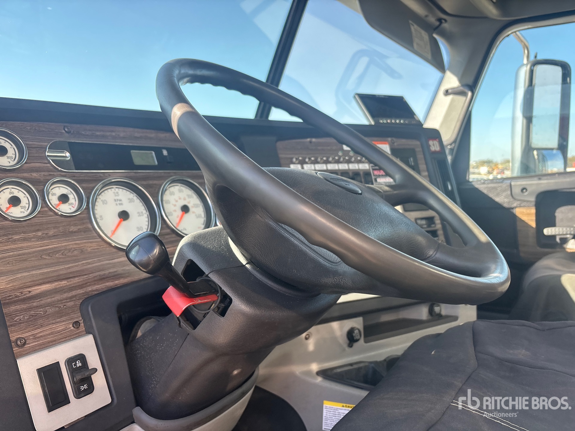 2012 Freightliner CORONADO 122