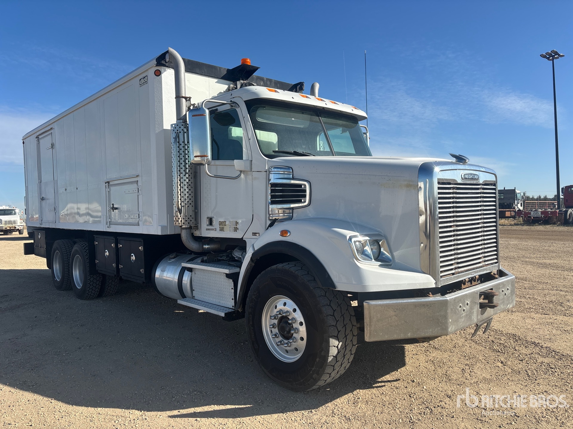 2012 Freightliner CORONADO 122