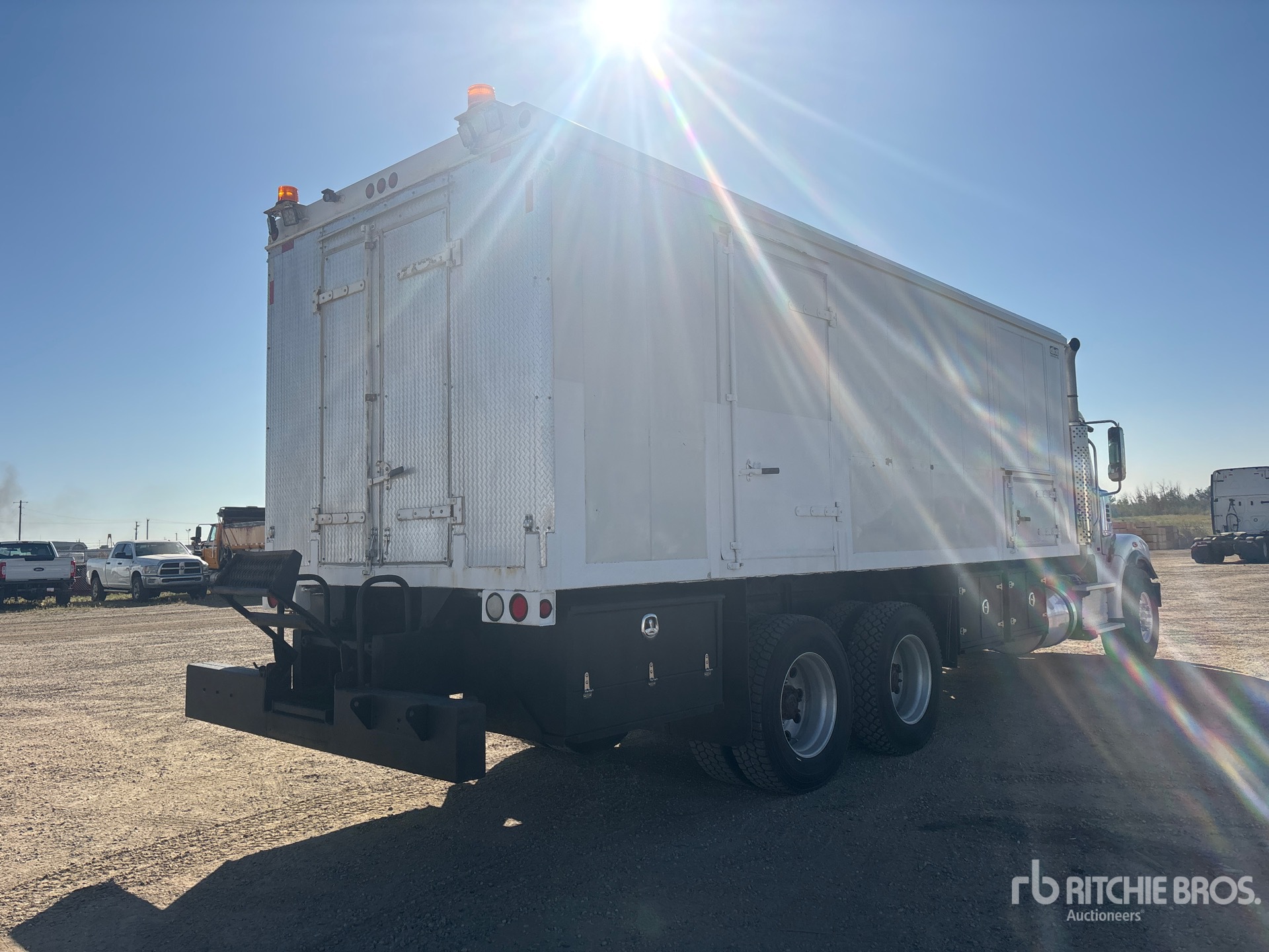 2012 Freightliner CORONADO 122