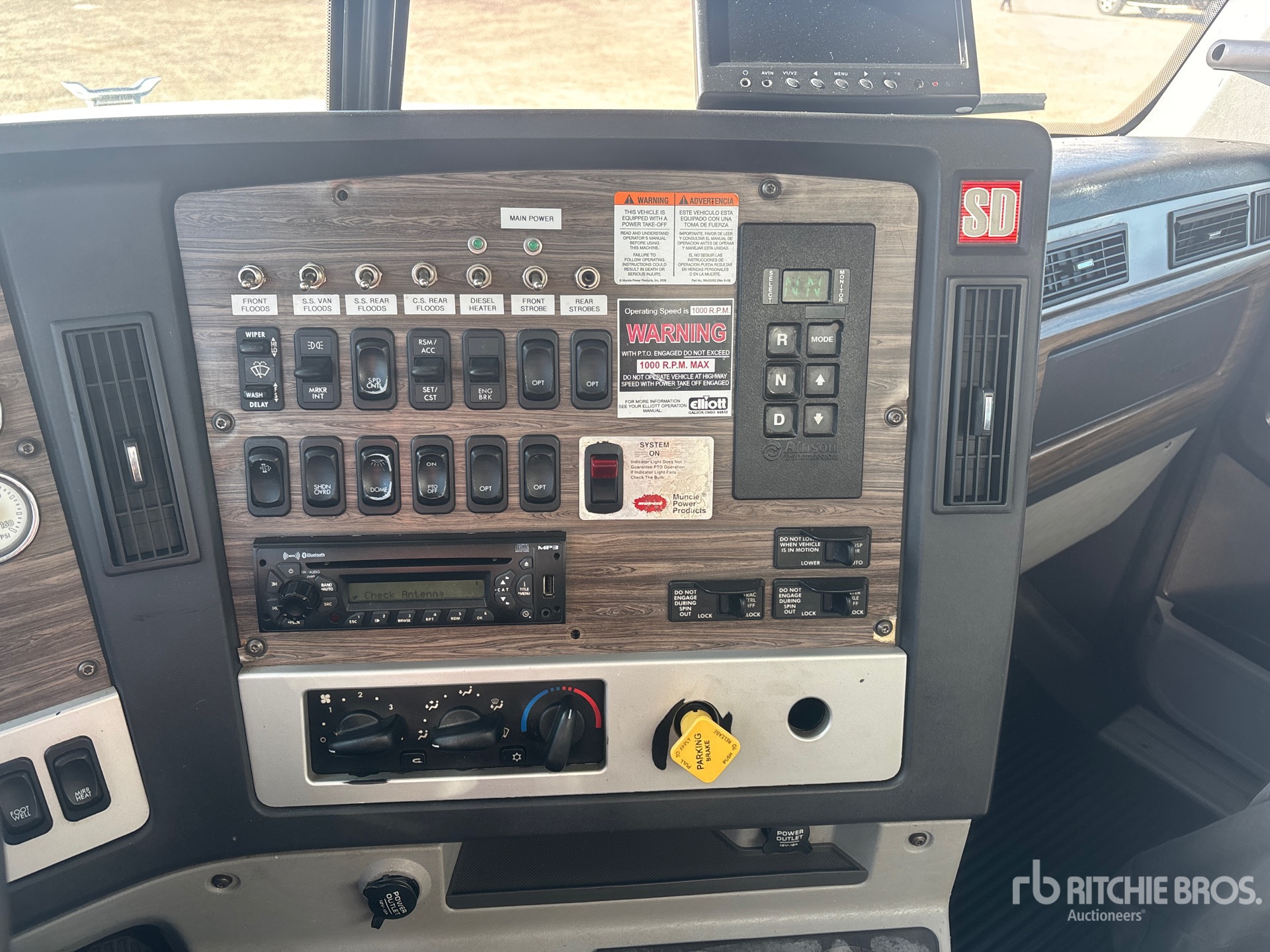 2012 Freightliner CORONADO 122